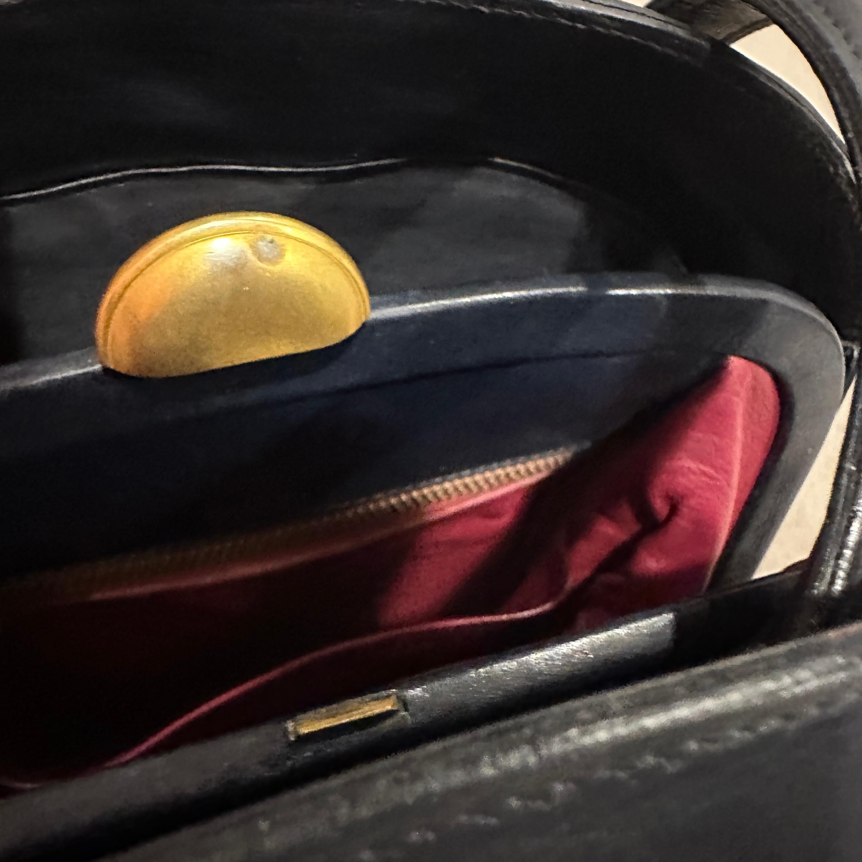 1970er Jahre Ikonische Gucci Oyster Handtasche aus blauem und rotem Leder im Zustand „Hervorragend“ im Angebot in Aci Castello, IT
