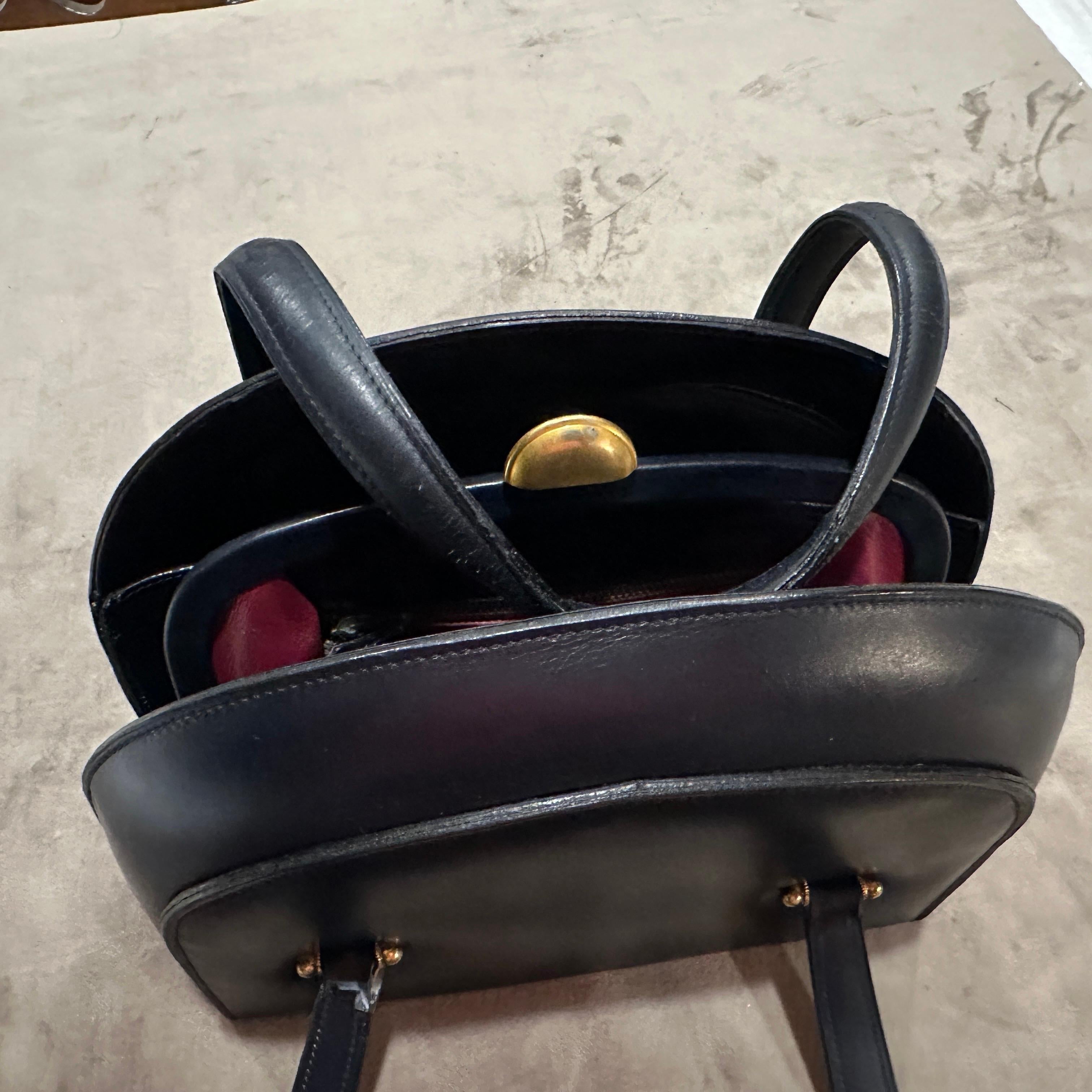 1970er Jahre Ikonische Gucci Oyster Handtasche aus blauem und rotem Leder im Angebot 4