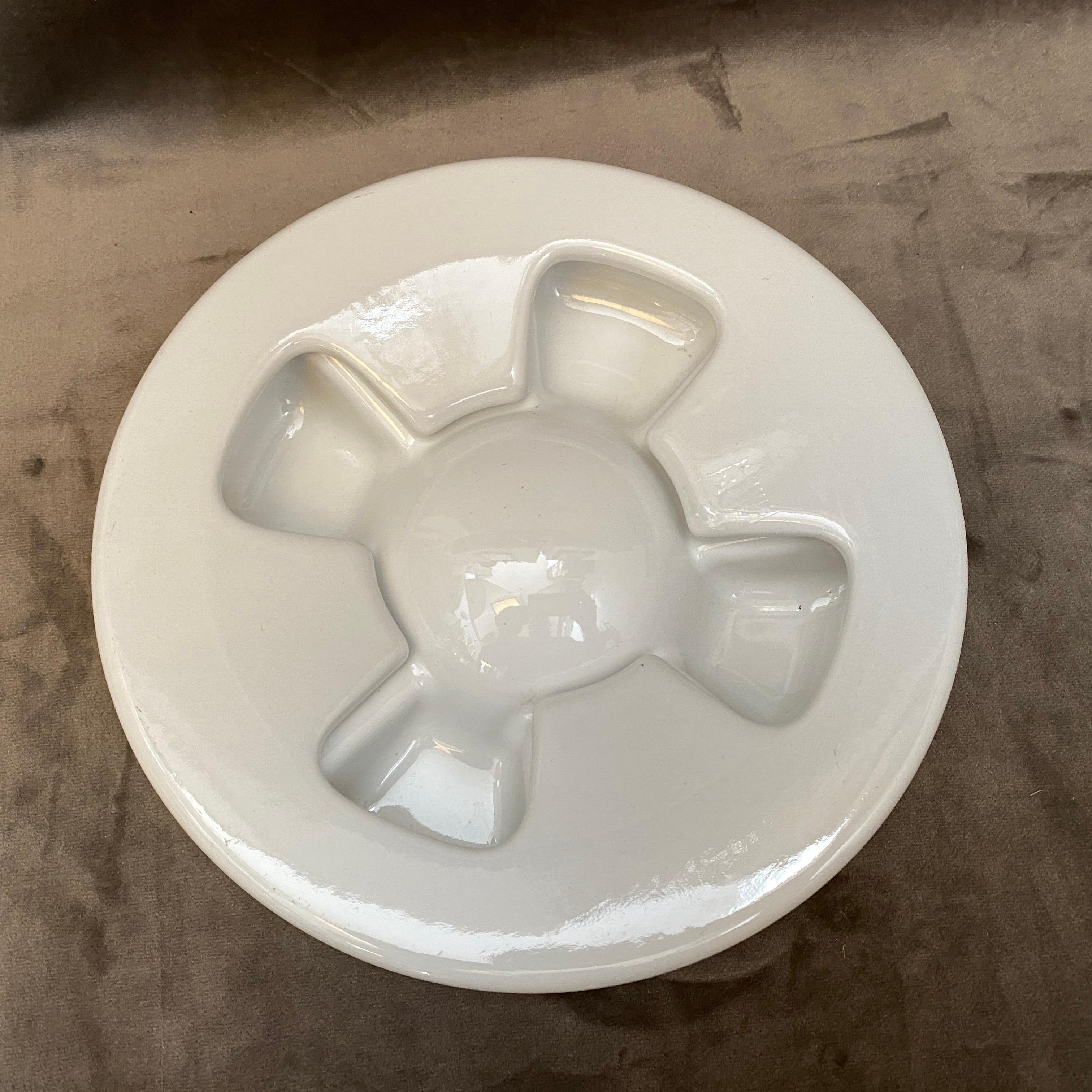 Space Age Posacenere modernista anni '70 in ceramica bianca di Mangiarotti per F.lli Brambilla in vendita