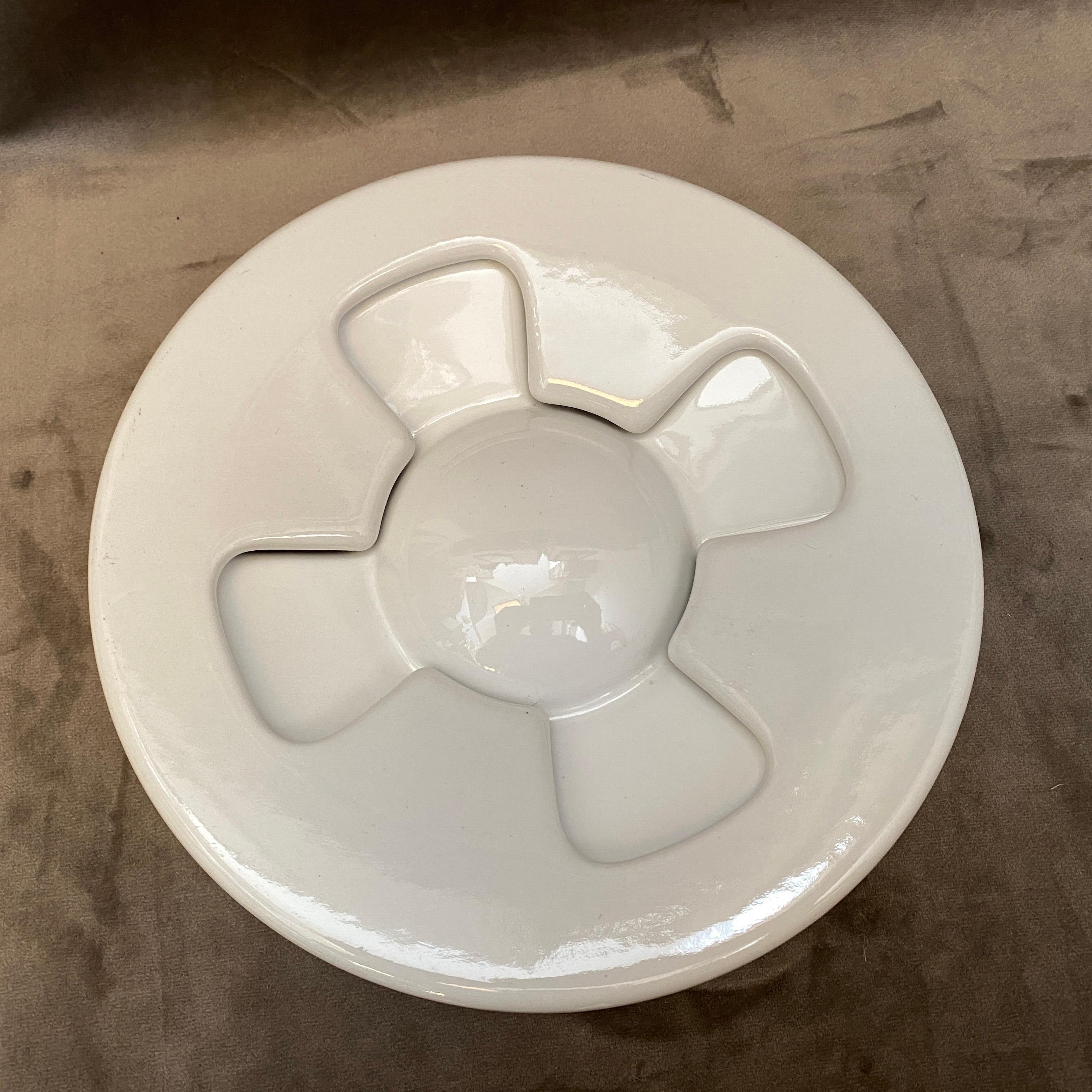 Italian 1970s Iconic Modernist White Ceramic Ashtray by Mangiarotti for F.lli Brambilla For Sale