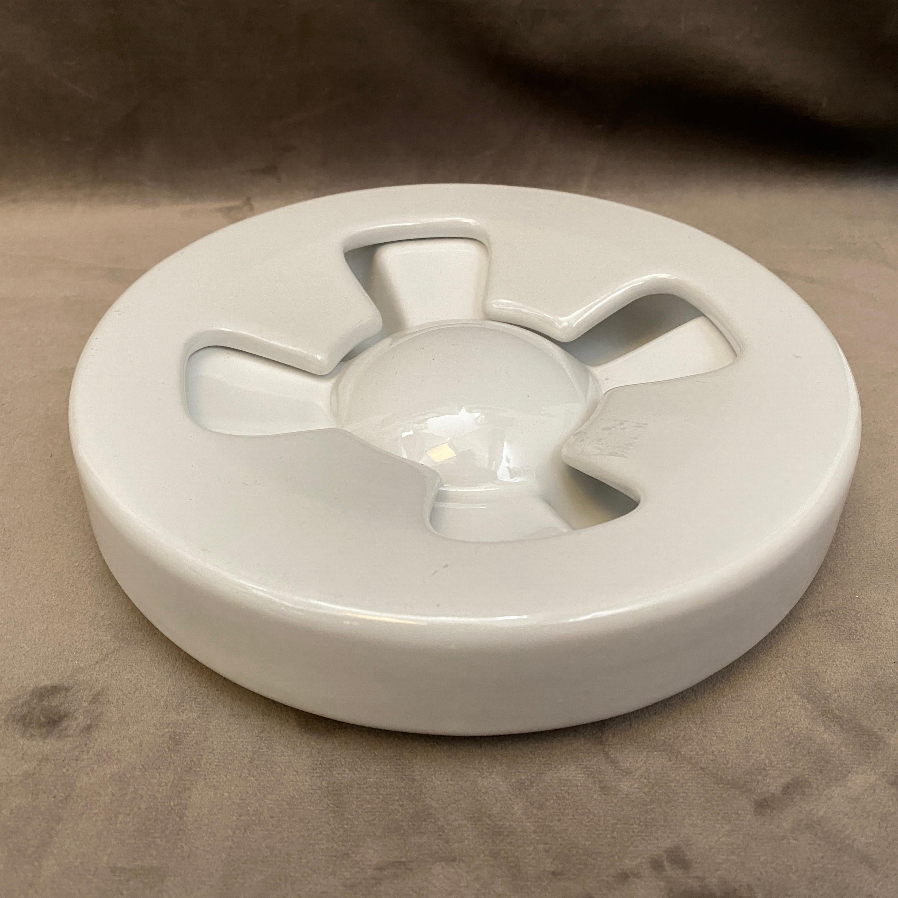 Posacenere modernista anni '70 in ceramica bianca di Mangiarotti per F.lli Brambilla in vendita 1