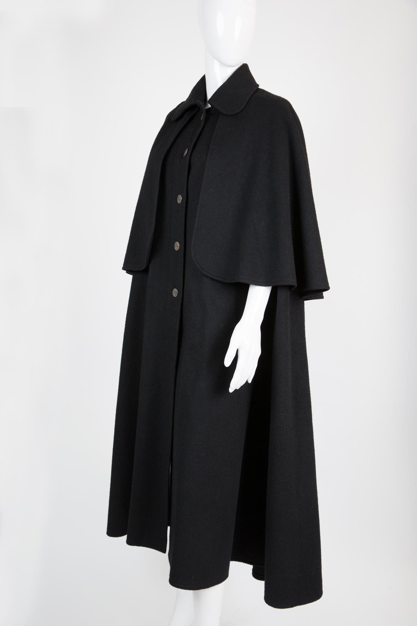  1970s Iconic YSL Yves Saint Laurent Black Wool Cape In Good Condition In Paris, FR