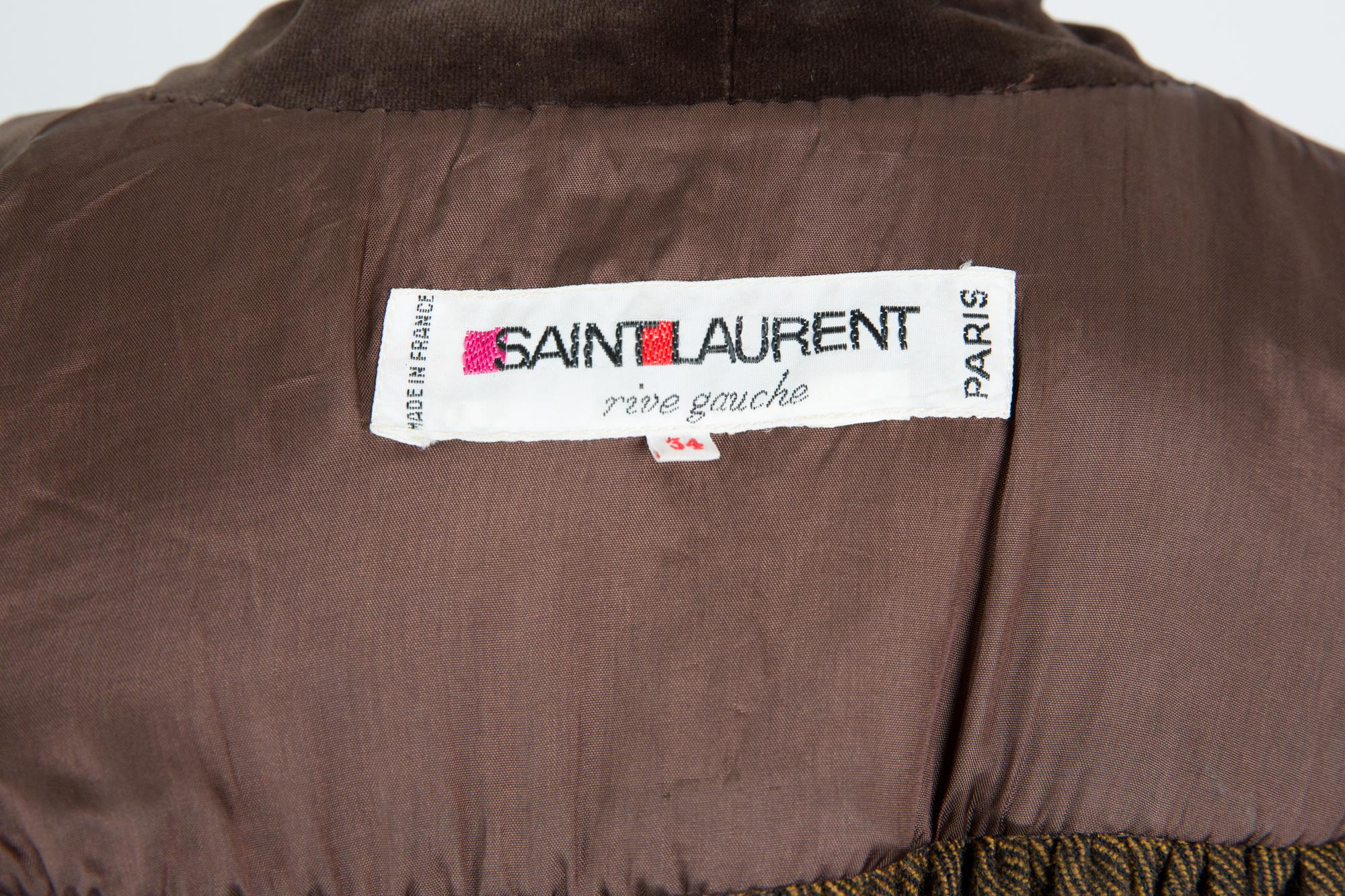  1970s Iconic Yves Saint Laurent Brown Wool Velvet Cape In Good Condition In Paris, FR