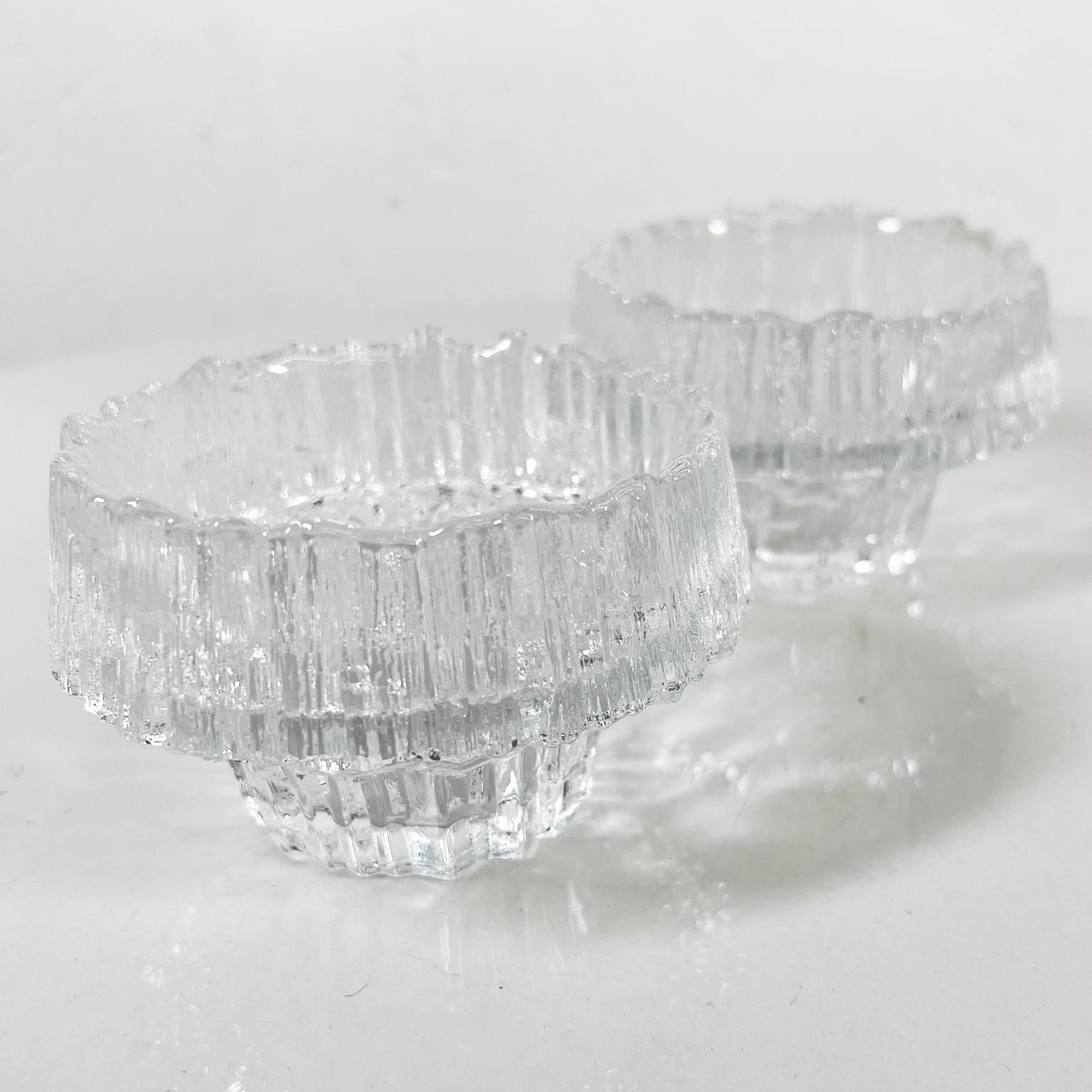 1970er Iittala Stellaria Votivkerzenhalter aus Kunstglas von Tapio Wirkkala Finnland
Eiszapfen-Kunstglas aus Kristall
Verkaufen als ein Paar
4,25 Durchmesser x 2,63 h
Gebrauchter Original-Vintage-Zustand.
Sehen Sie sich bitte die Bilder an.
