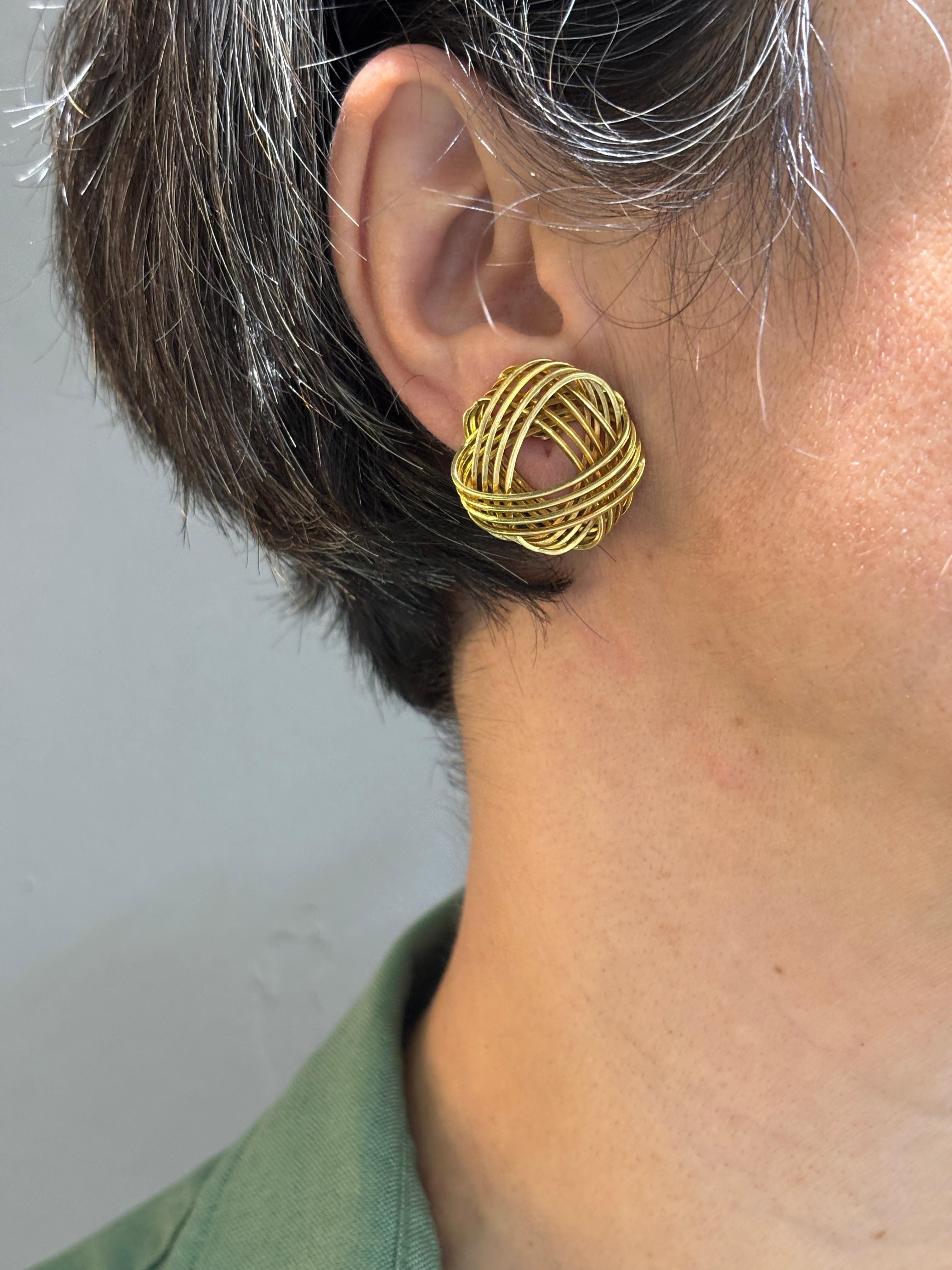 Orecchini con nodo a clip in oro 18k di Ilias Lalaounis del 1970 in vendita 3
