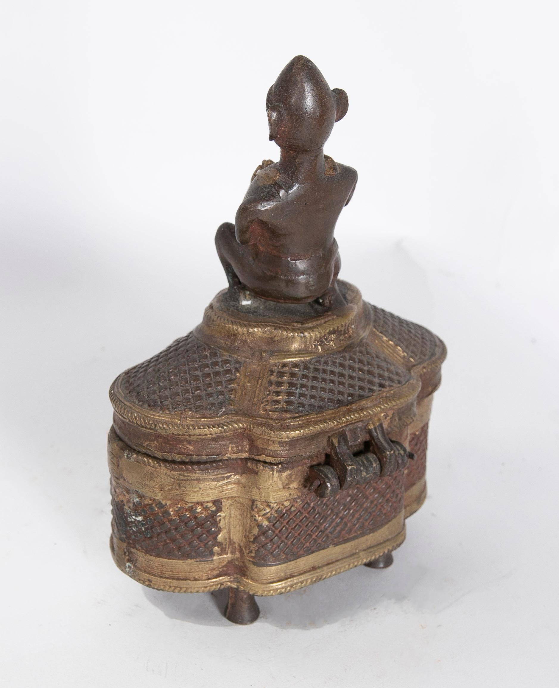 1970s Indian Bronze Box with Character on the Lid For Sale 5