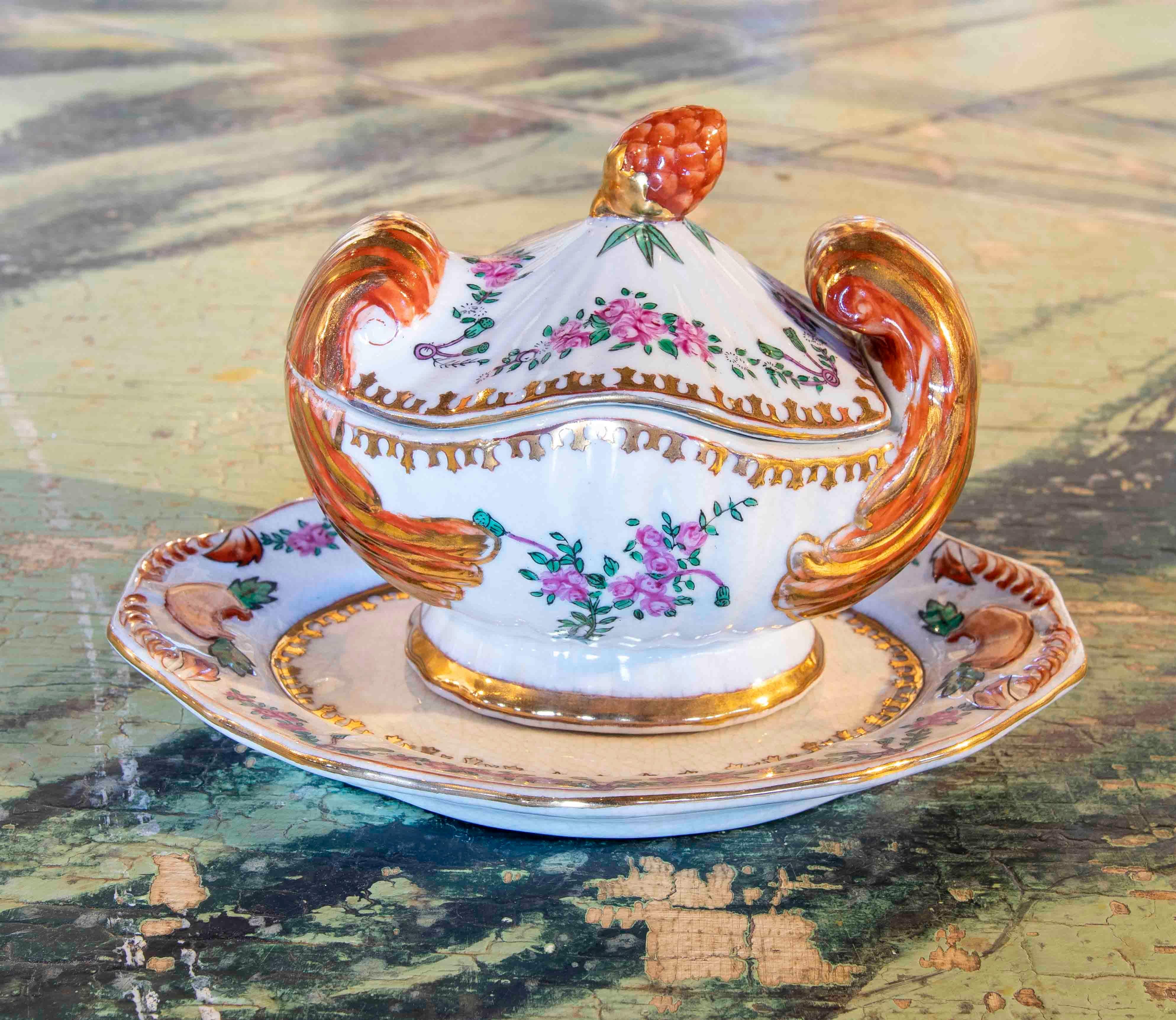 1970s Individual Hand Painted Porcelain Tureen with Inscription In Good Condition For Sale In Marbella, ES