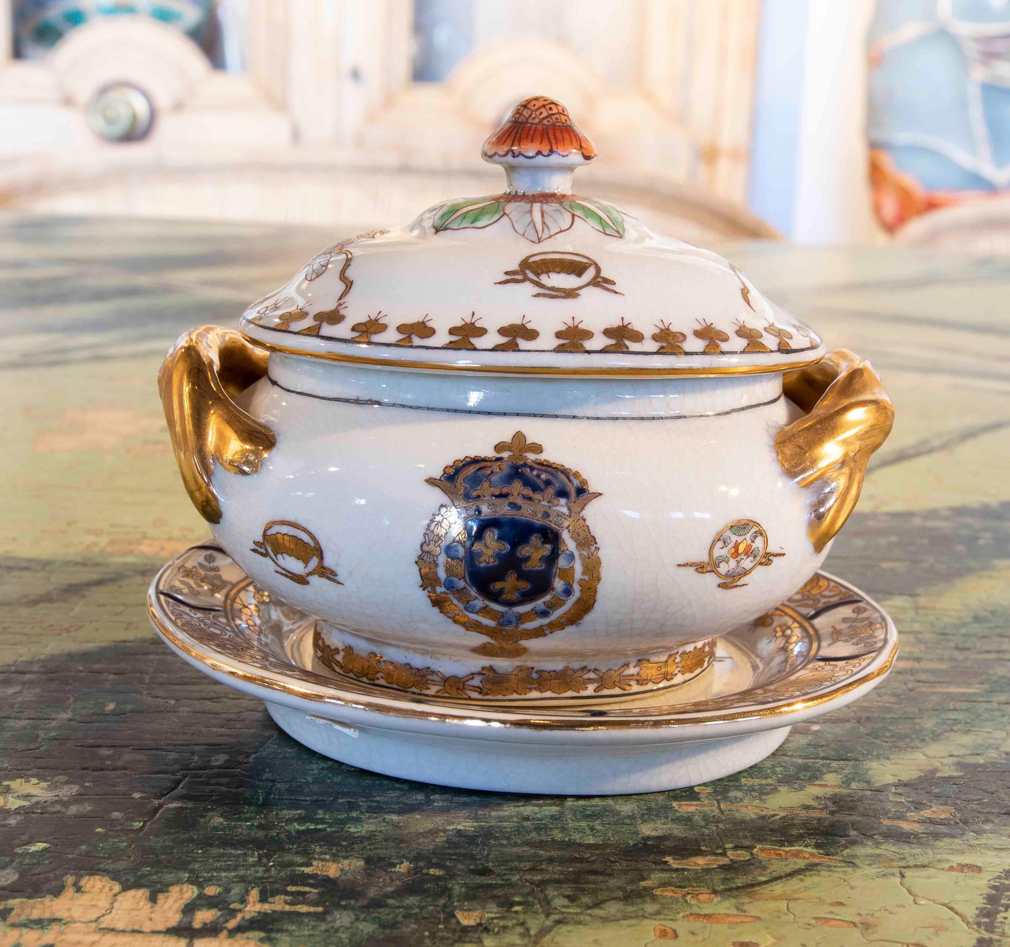 1970s Individual Hand-Painted Porcelain Tureen  with Inscription In Good Condition For Sale In Marbella, ES