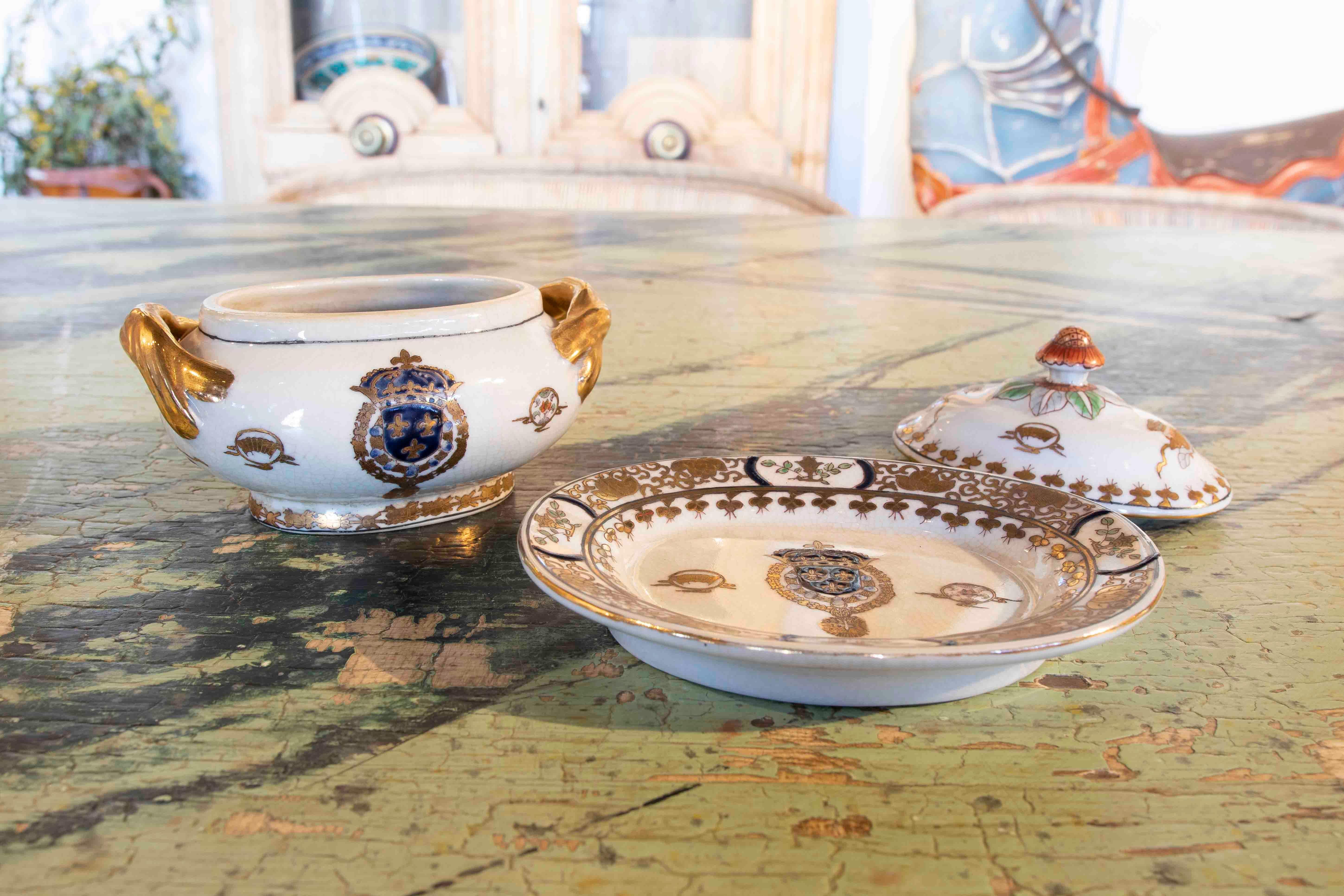 Sopera individual de porcelana pintada a mano de los años 70  con Inscripción Porcelana en venta