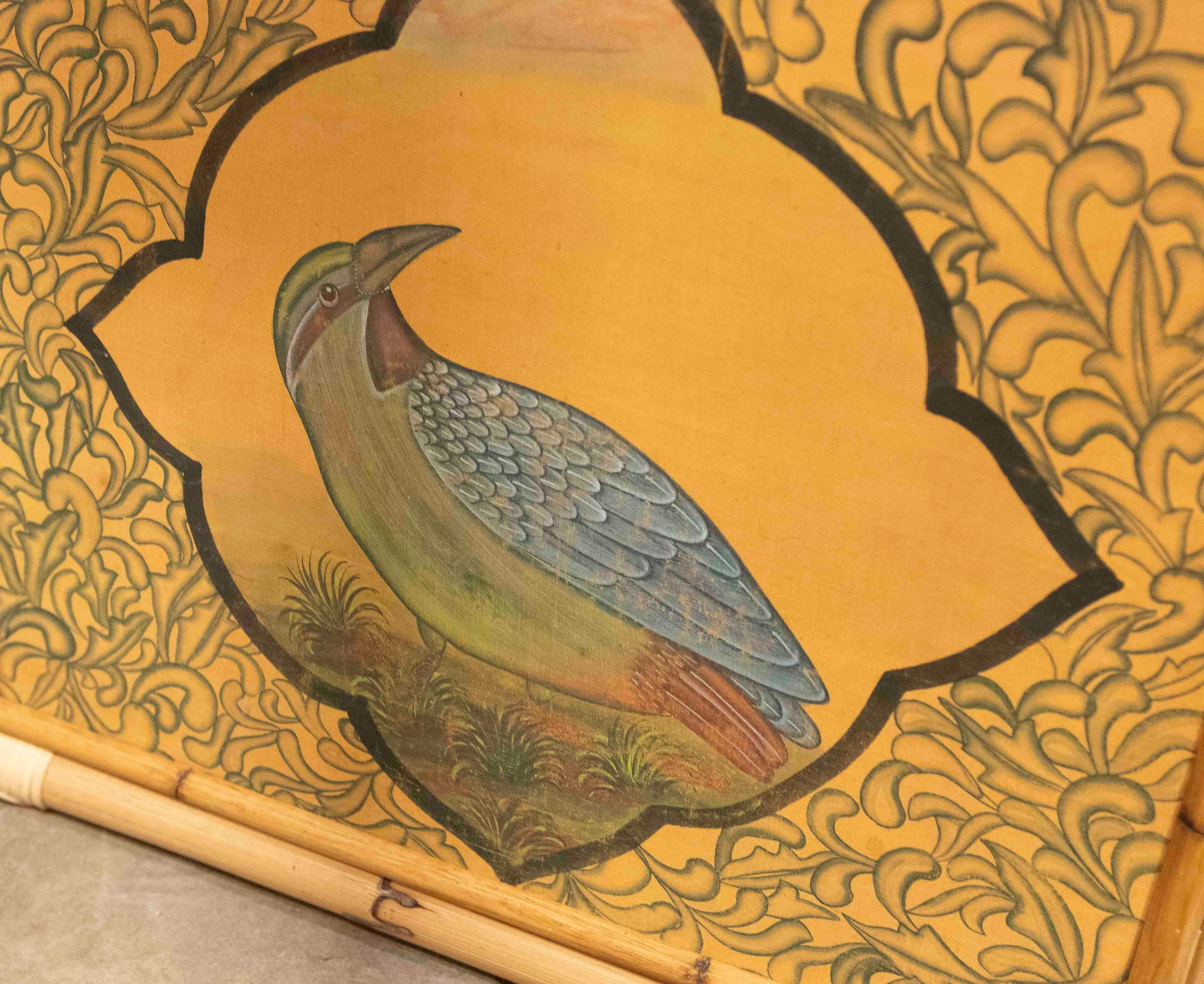 1970er INDO- persische dekorative Tafel mit Vögeln und Figur, gerahmt in Bambus im Angebot 3