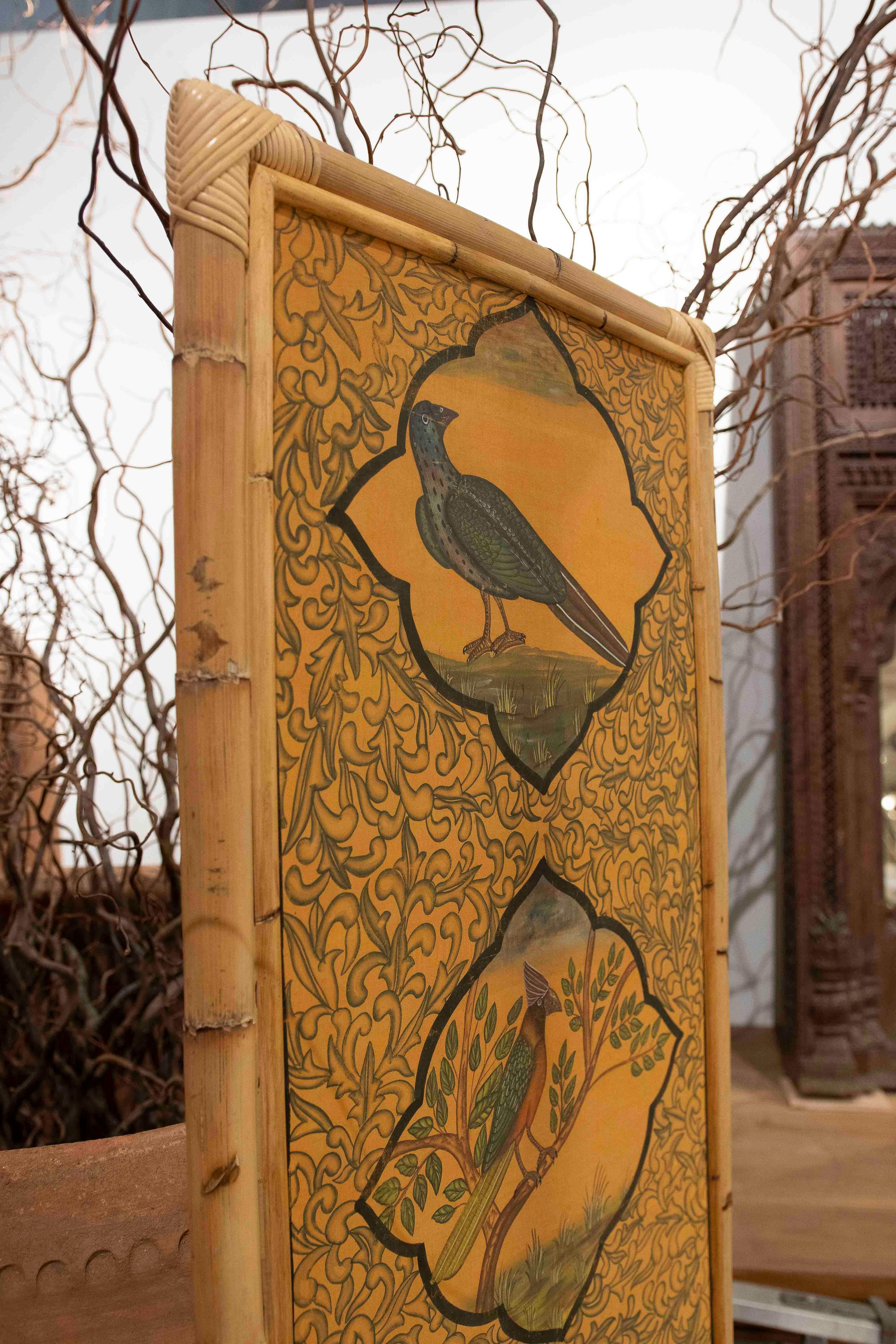 1970er INDO- persische dekorative Tafel mit Vögeln und Figur, gerahmt in Bambus im Angebot 6