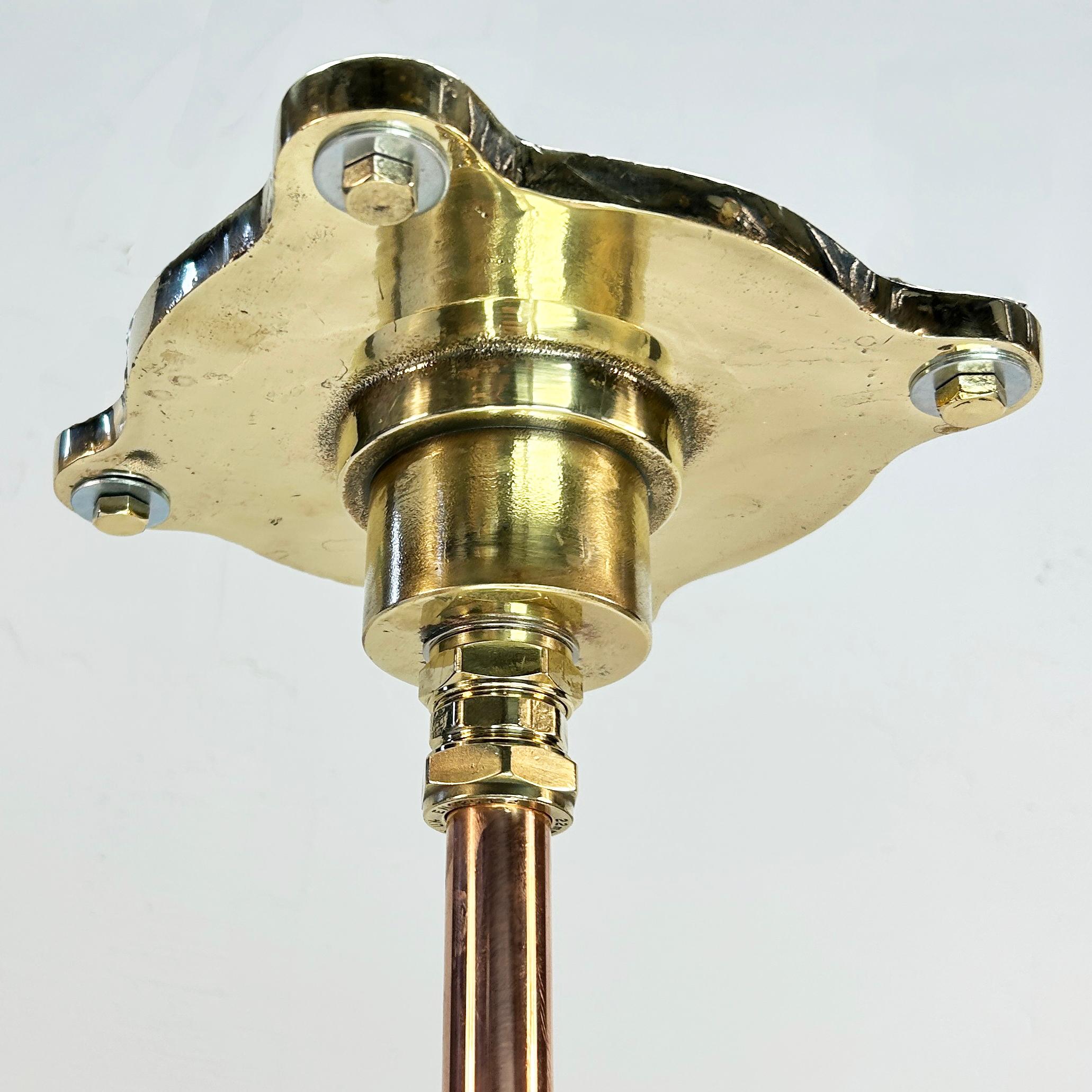 1970er Jahre Industrielle Messing & Glas Flammensichere Röhrenleuchte mit Schirmen & Edison Lampen im Angebot 8