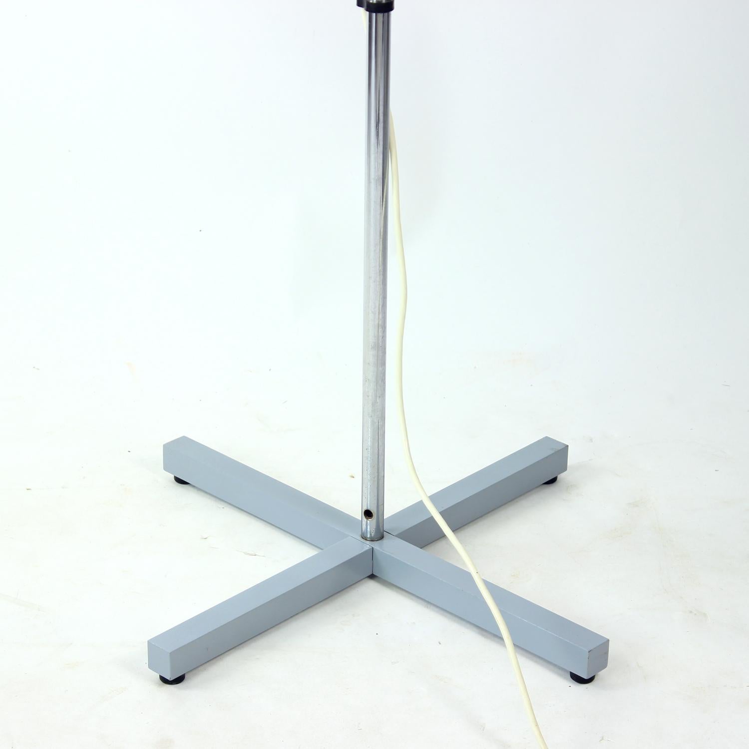 1970er Industrie-Arztlampe von Fax, Tschechoslowakei (Metall) im Angebot