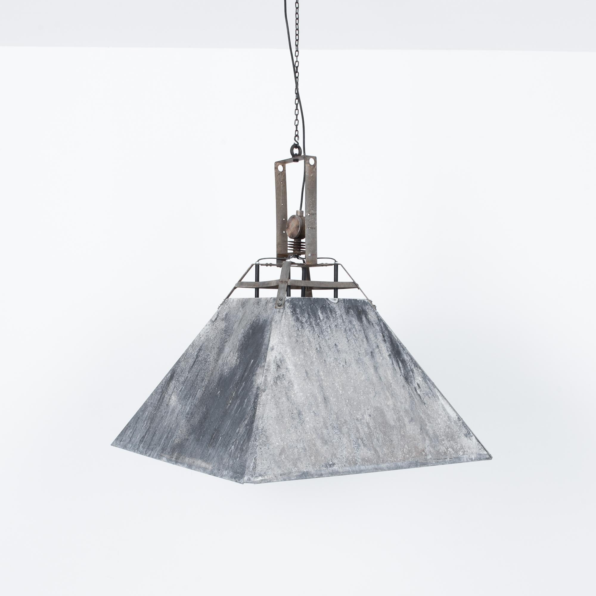 Light grey color industrial lighting fixture. Unique oxidized aluminium finish, with dark textured patina. Originally from the 1970s this large pendant has been re-wired and fitted with four E26 sockets. Heavy duty hardware in galvanized steel, the
