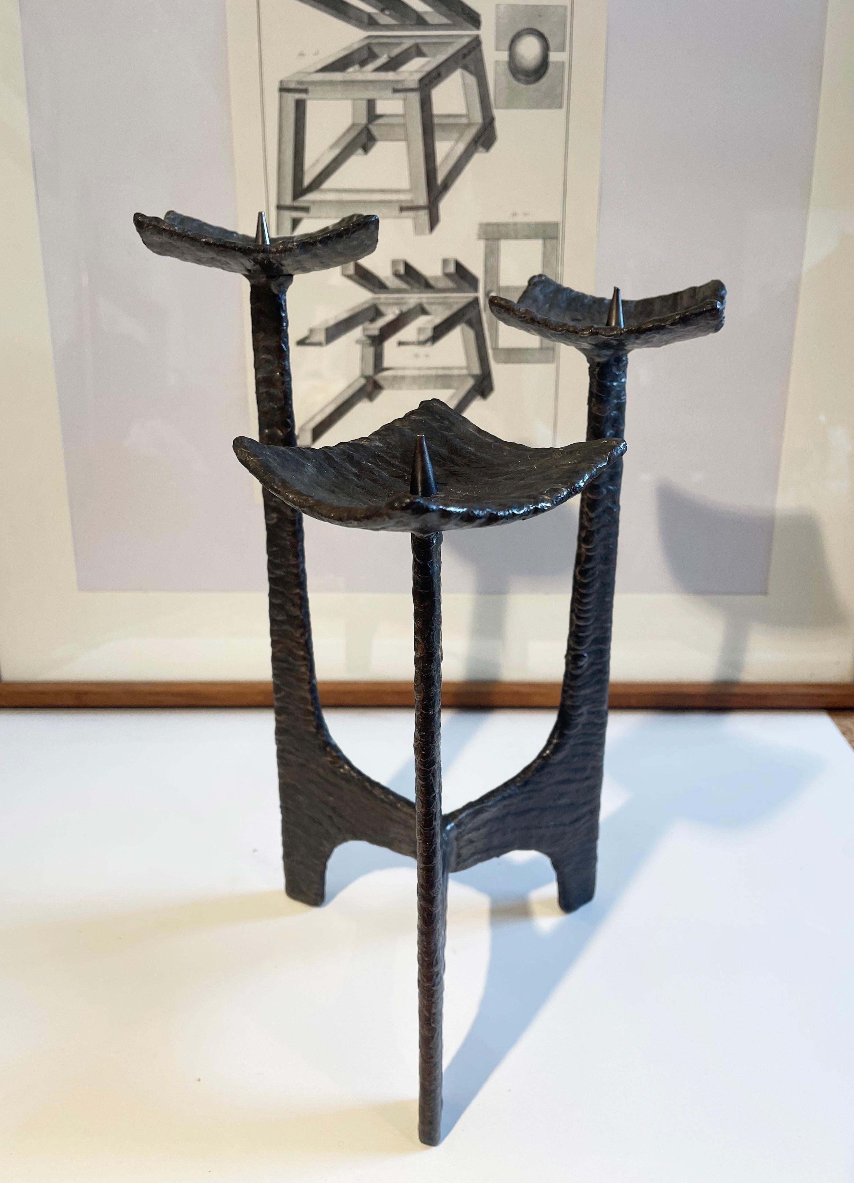 1970er Eisen Kandelaber Brutalist Mitte des Jahrhunderts 3-Licht, Holzkohle Schwarz, Deutschland (Moderne der Mitte des Jahrhunderts) im Angebot