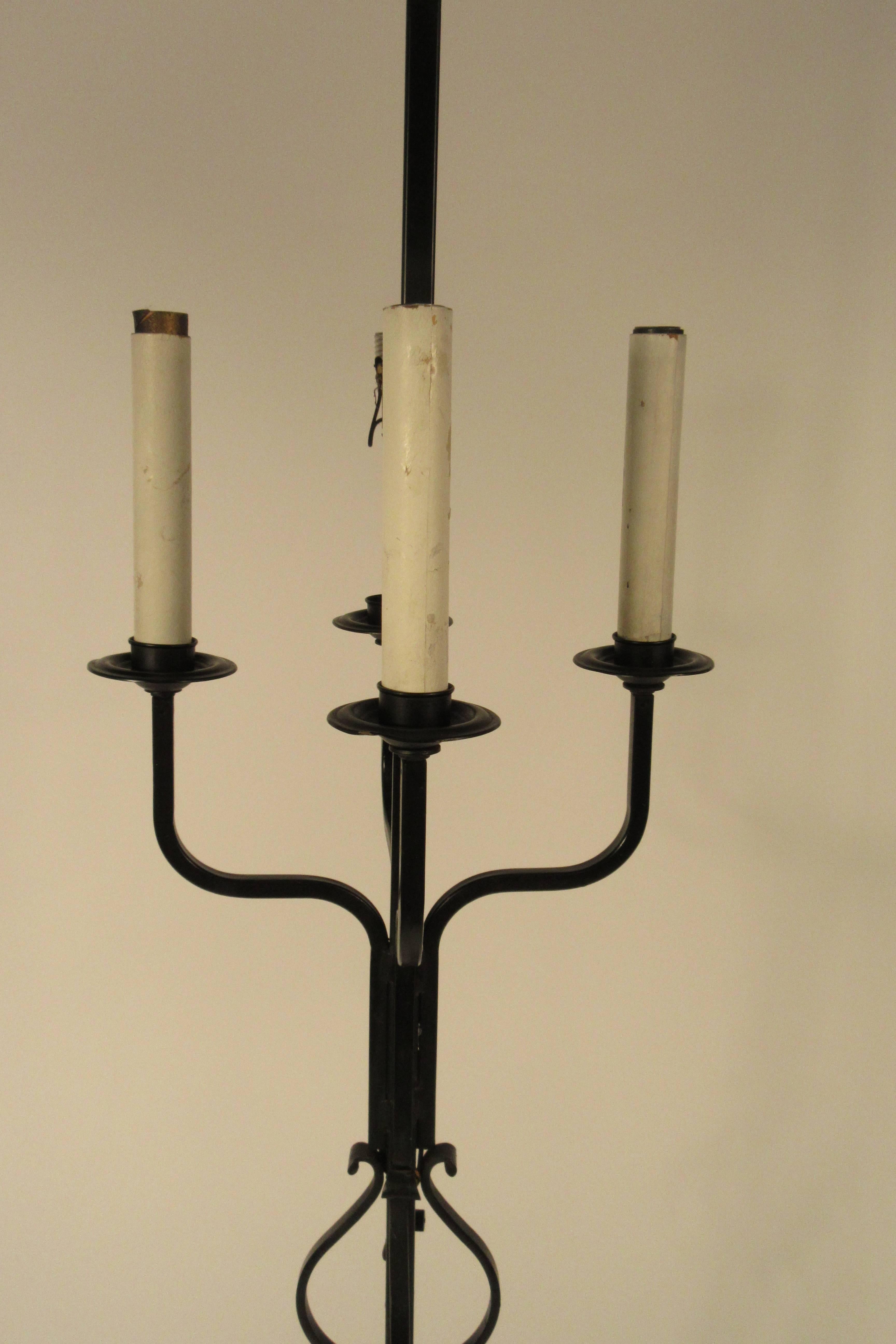 1970s Iron Floor Lamp In Good Condition For Sale In Tarrytown, NY