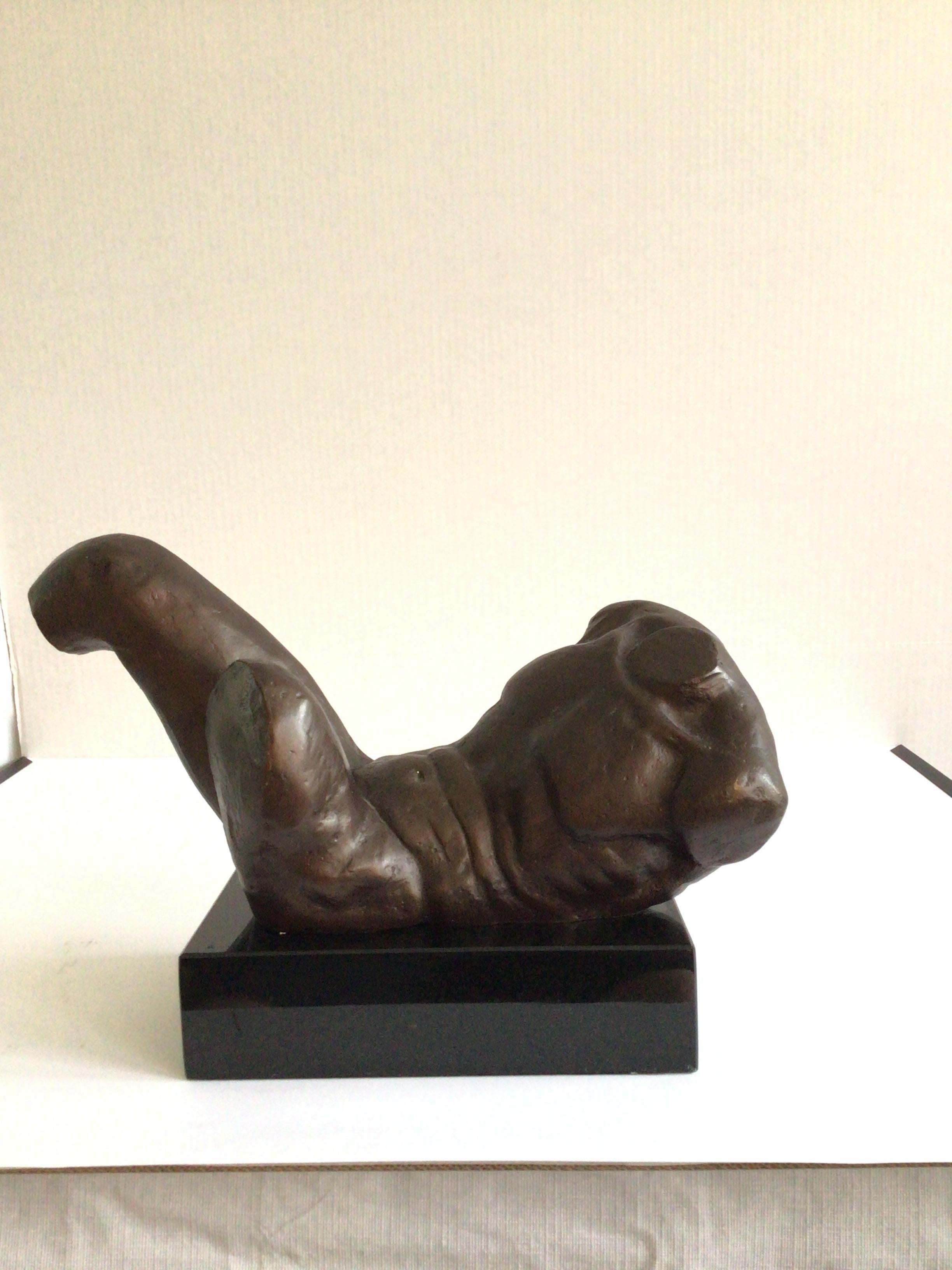 Scultura classica maschile nuda in ferro degli anni '70 su base in marmo lucido
Base in granito nero assoluto lucido

