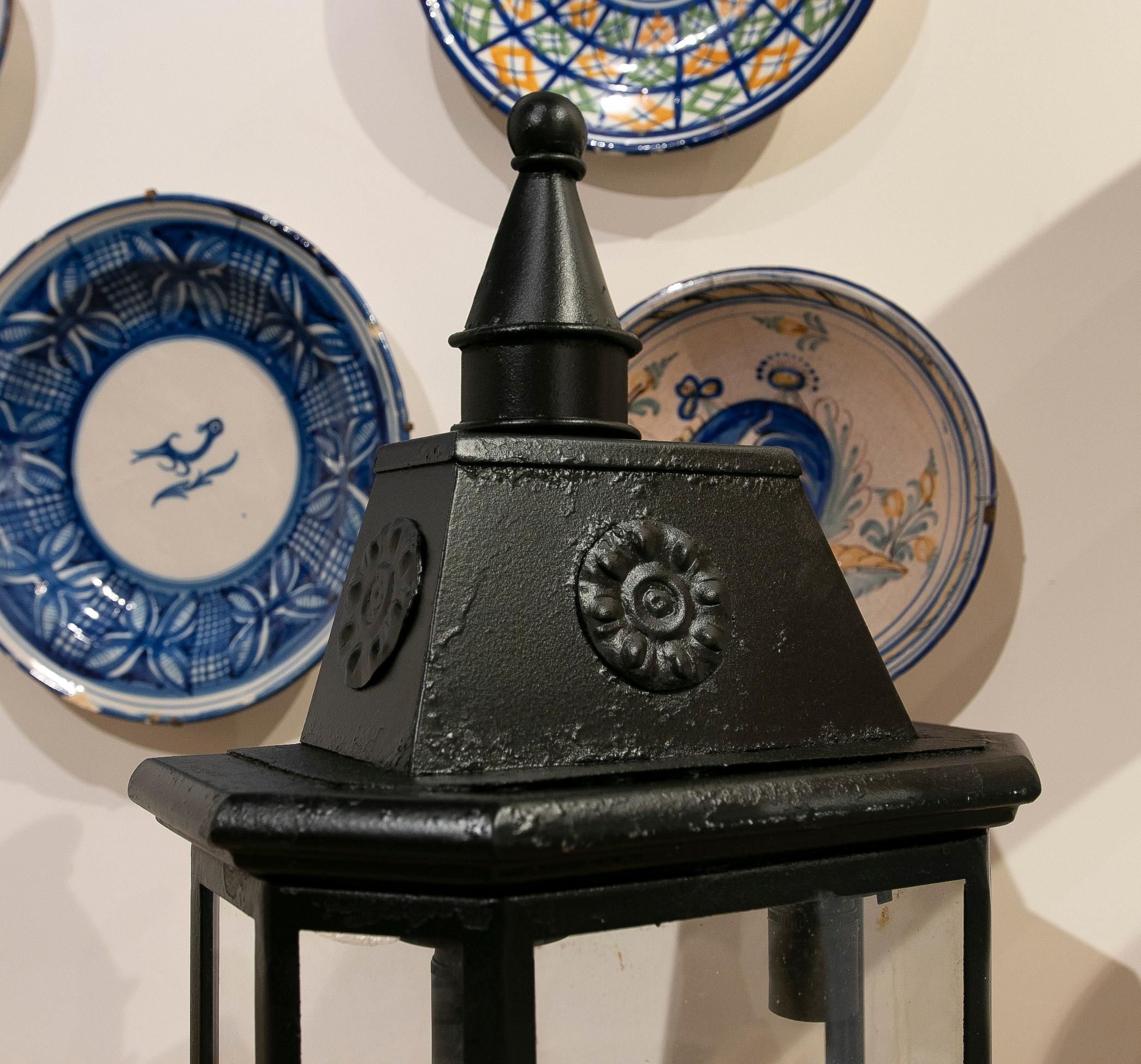 1970s Iron Wall Lantern Painted in Black Colour  For Sale 5