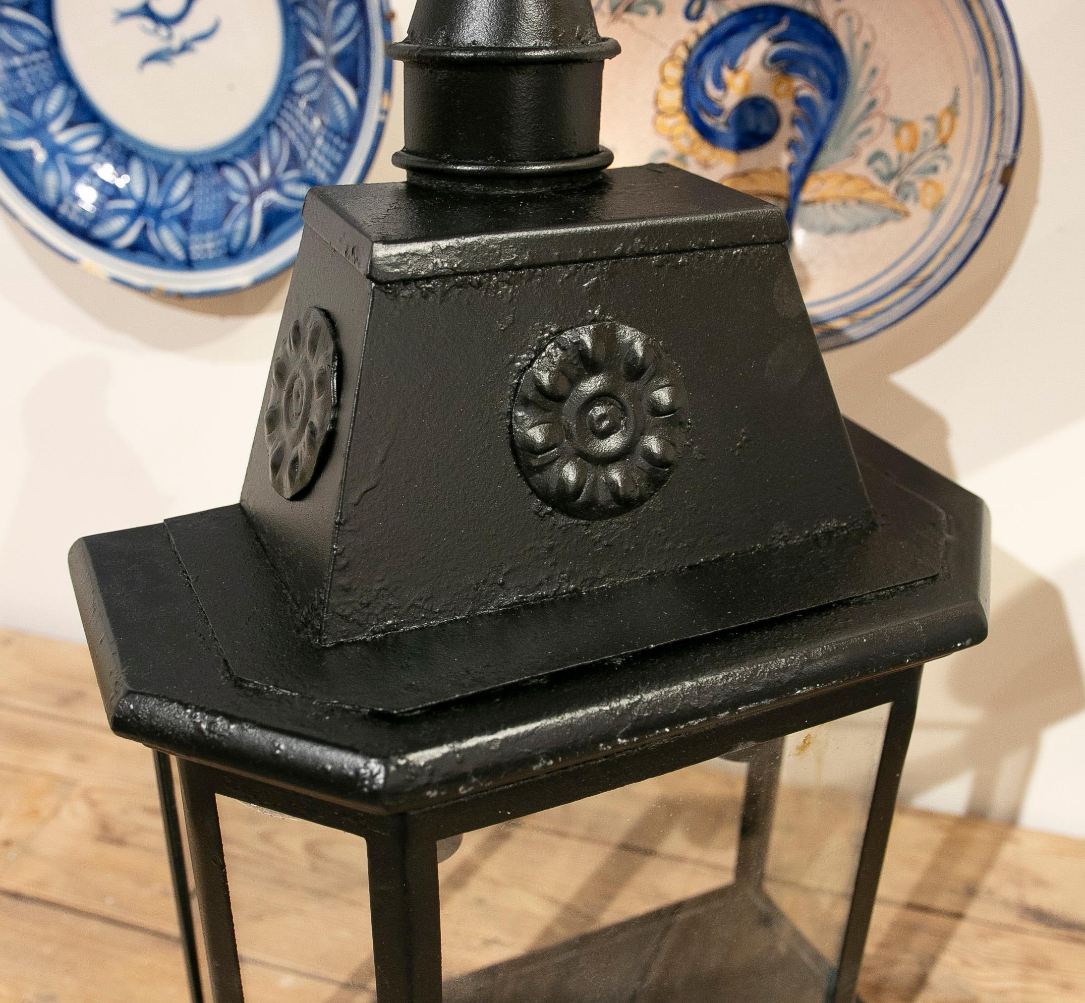 1970s Iron Wall Lantern Painted in Black Colour  For Sale 6