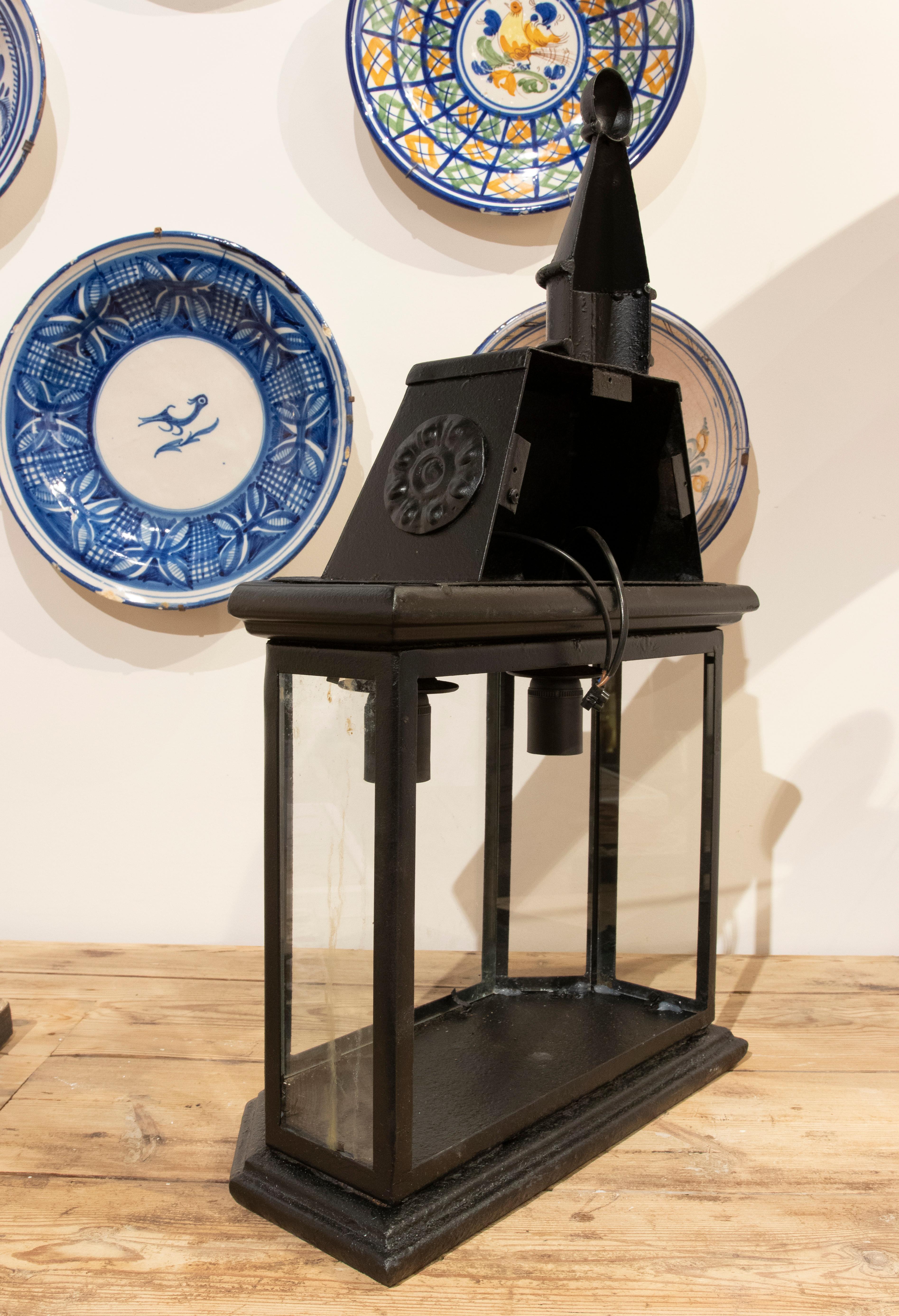 1970s Iron Wall Lantern Painted in Black Colour  In Good Condition For Sale In Marbella, ES