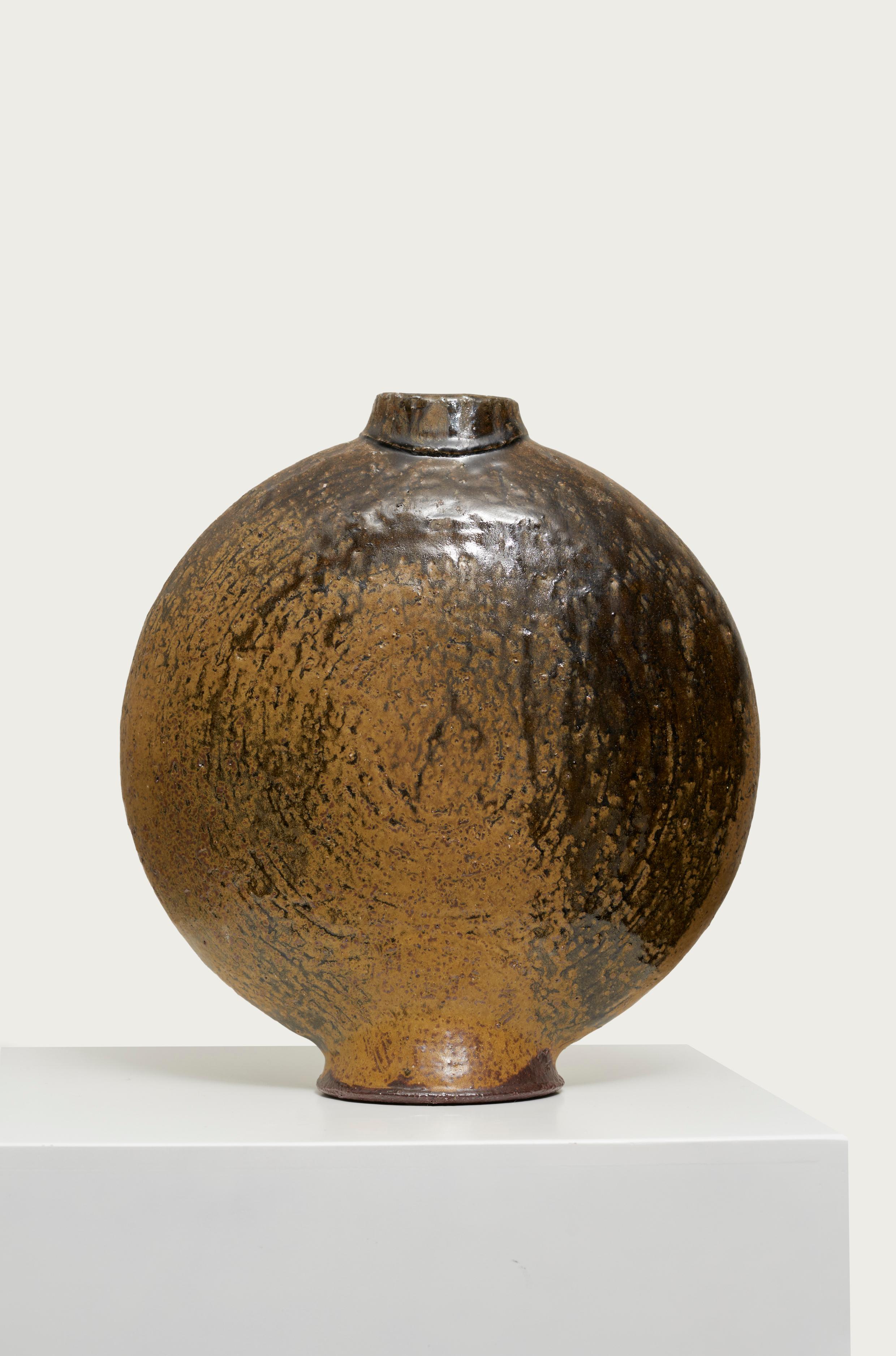 Glazed stoneware vase by Isak Isaksson for his own warehouse. Sweden, 1976.
In excellent vintage condition.

Swedish Isak Isaksson started working as a ceramist in the mid 1970s, gradually developing exceptional skill and a unique expression. His