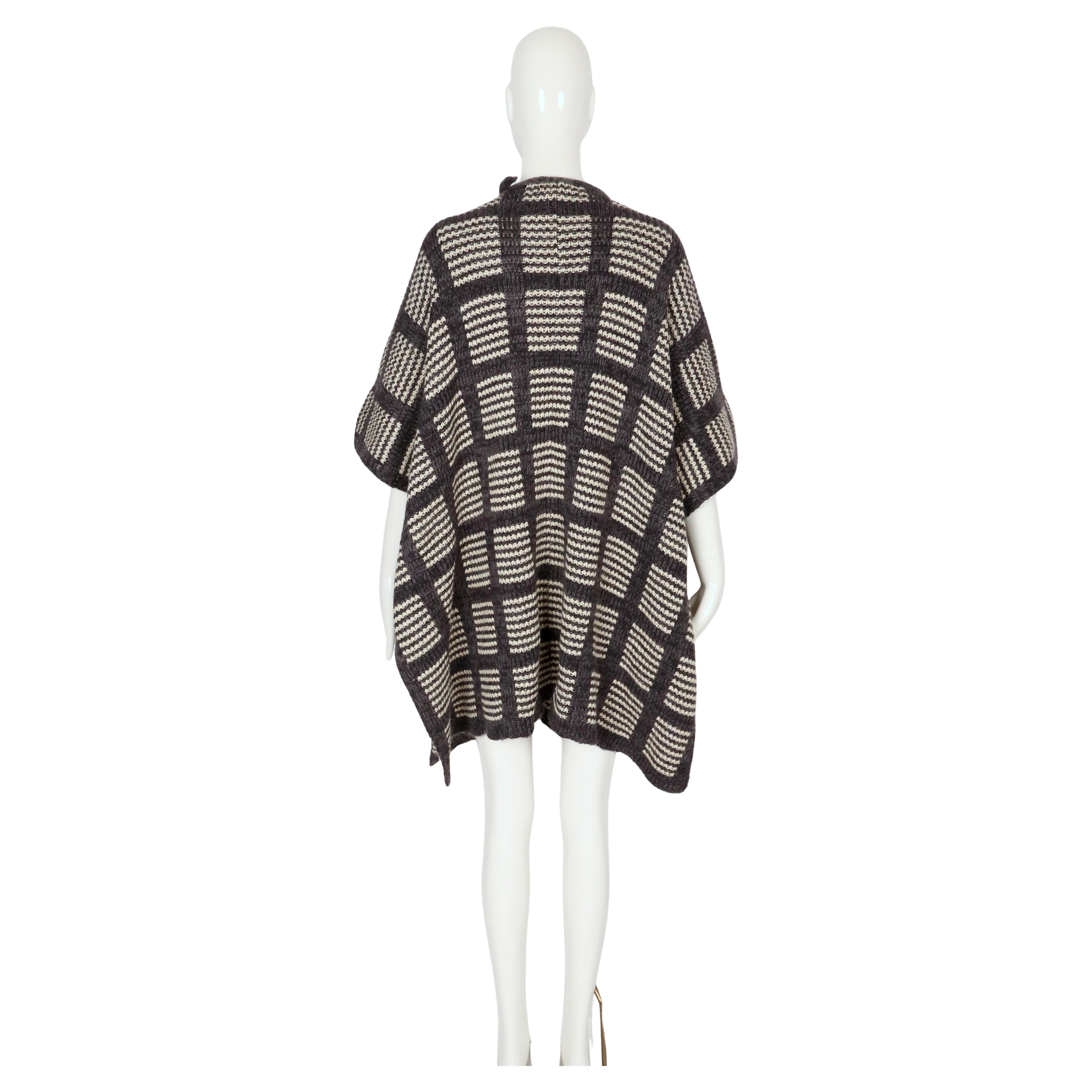 Cappotto in maglia a mano anni '70 di Issey Miyake in vendita 8