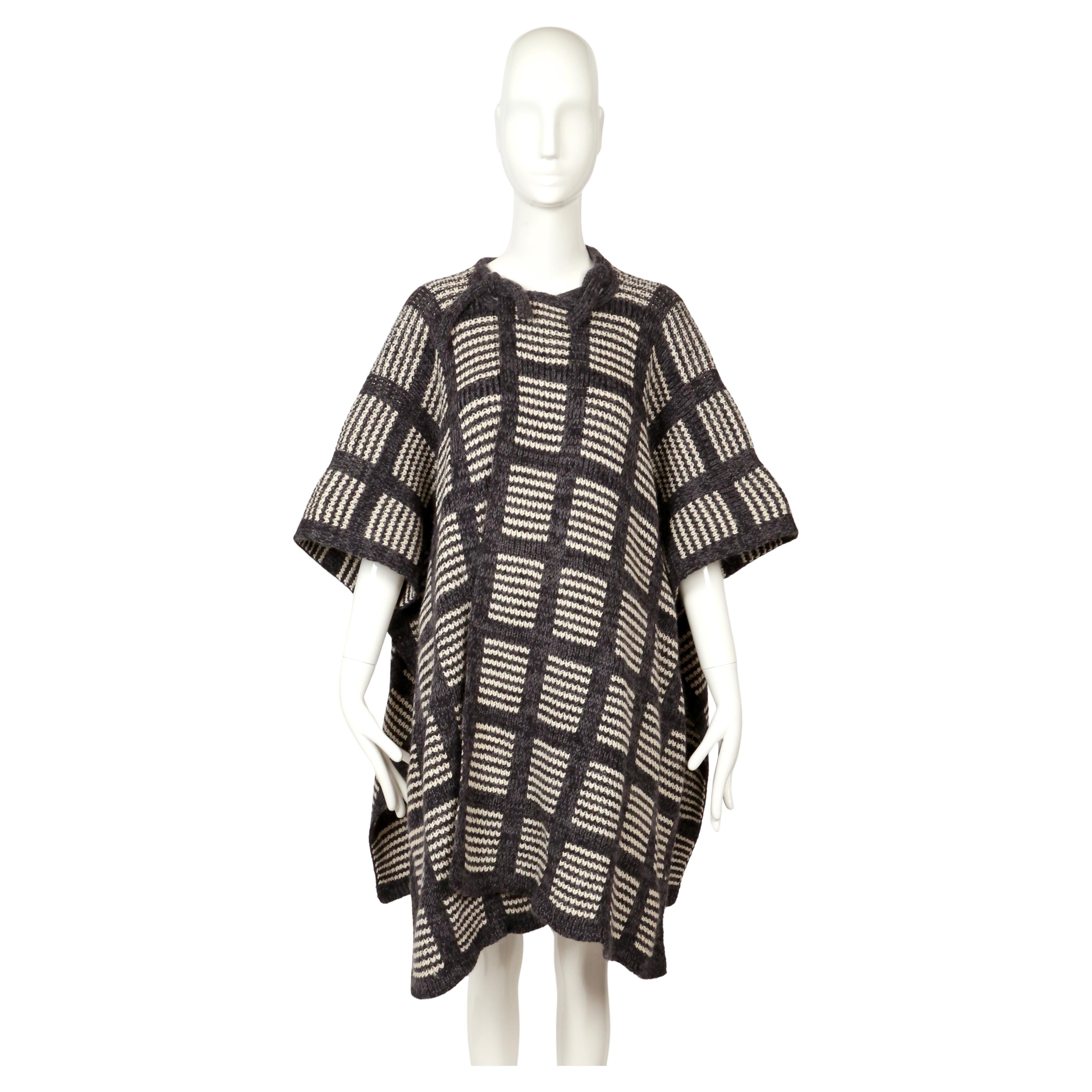 Nero Cappotto in maglia a mano anni '70 di Issey Miyake in vendita