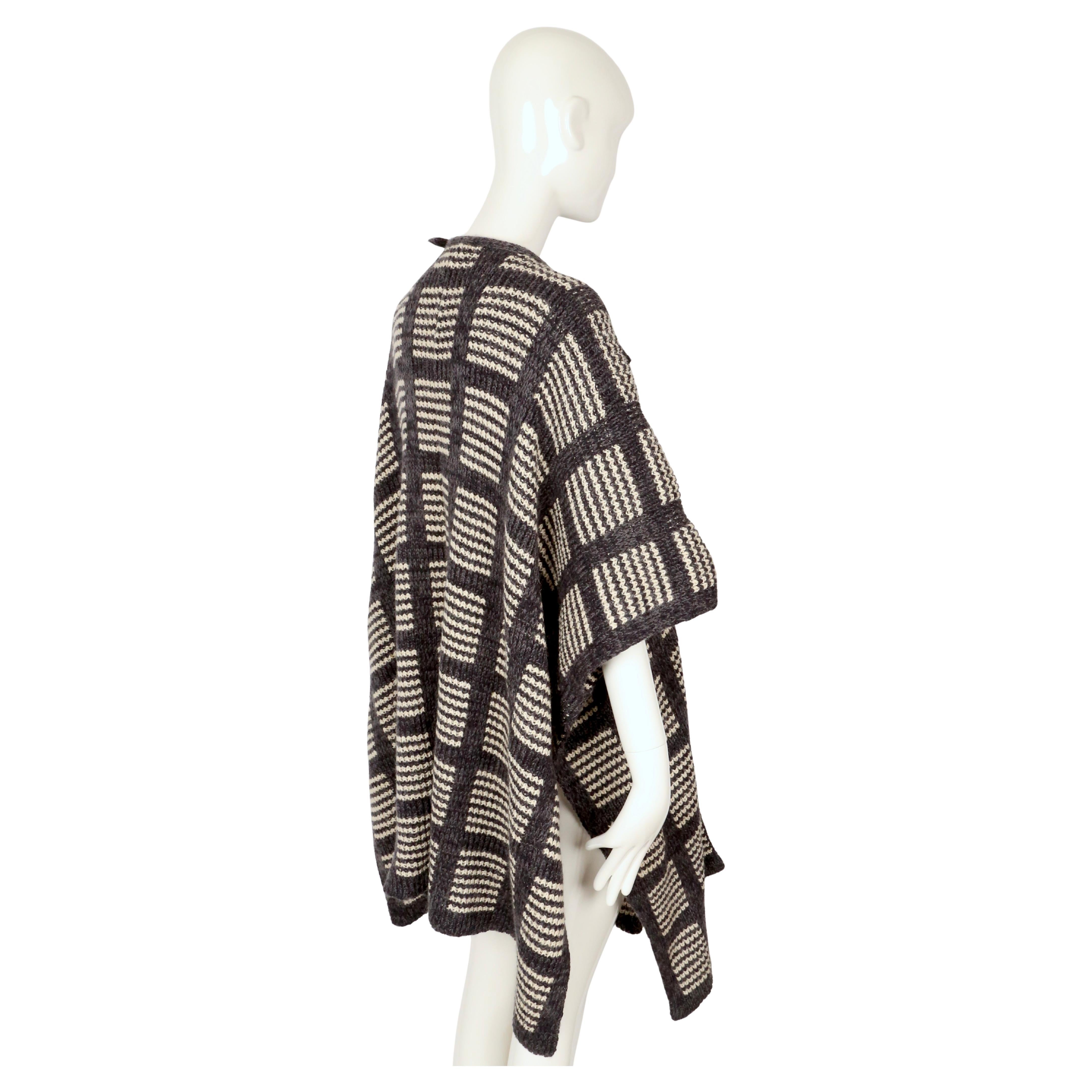 Cappotto in maglia a mano anni '70 di Issey Miyake in vendita 2