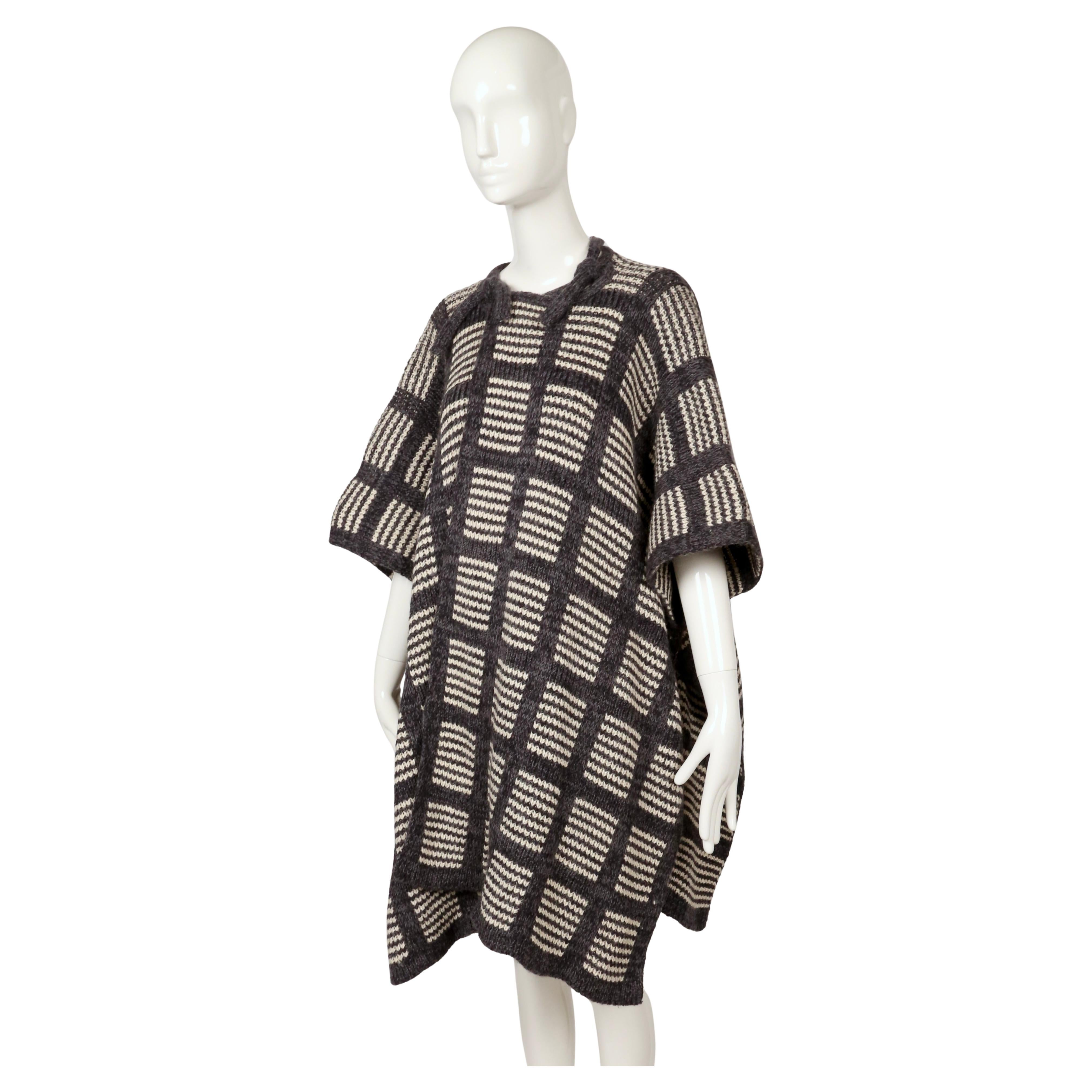 Cappotto in maglia a mano anni '70 di Issey Miyake in vendita 4