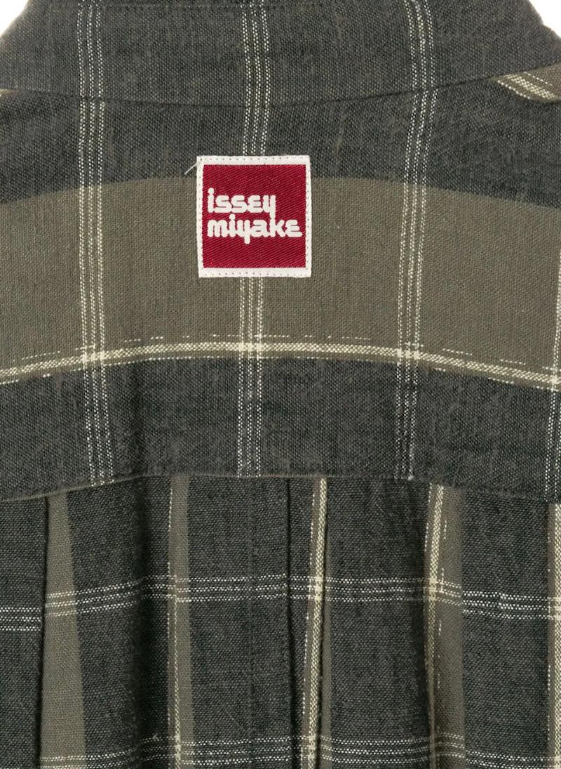 1970s Issey Miyake oversize check coat For Sale 2