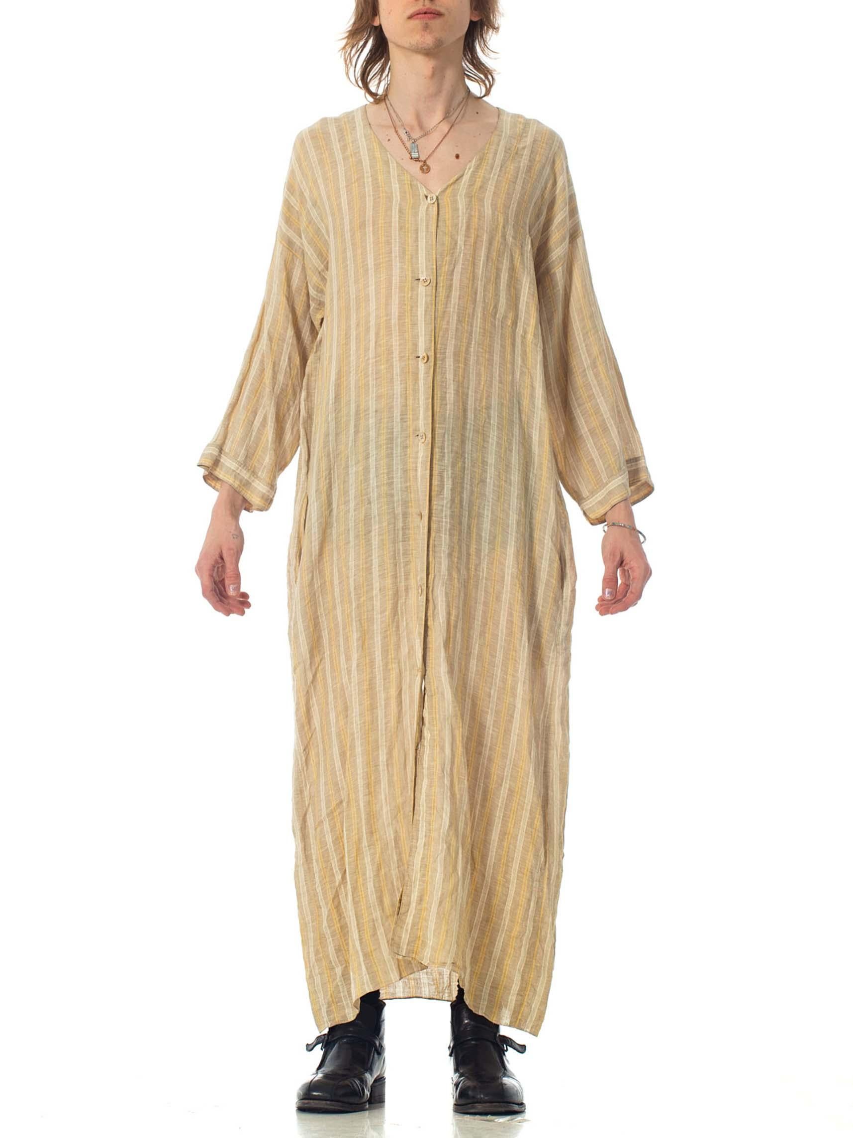 1970S ISSEY MIYAKE STYLE- Style Beige & White Cotton Blend Tunic Duster In Excellent Condition For Sale In New York, NY