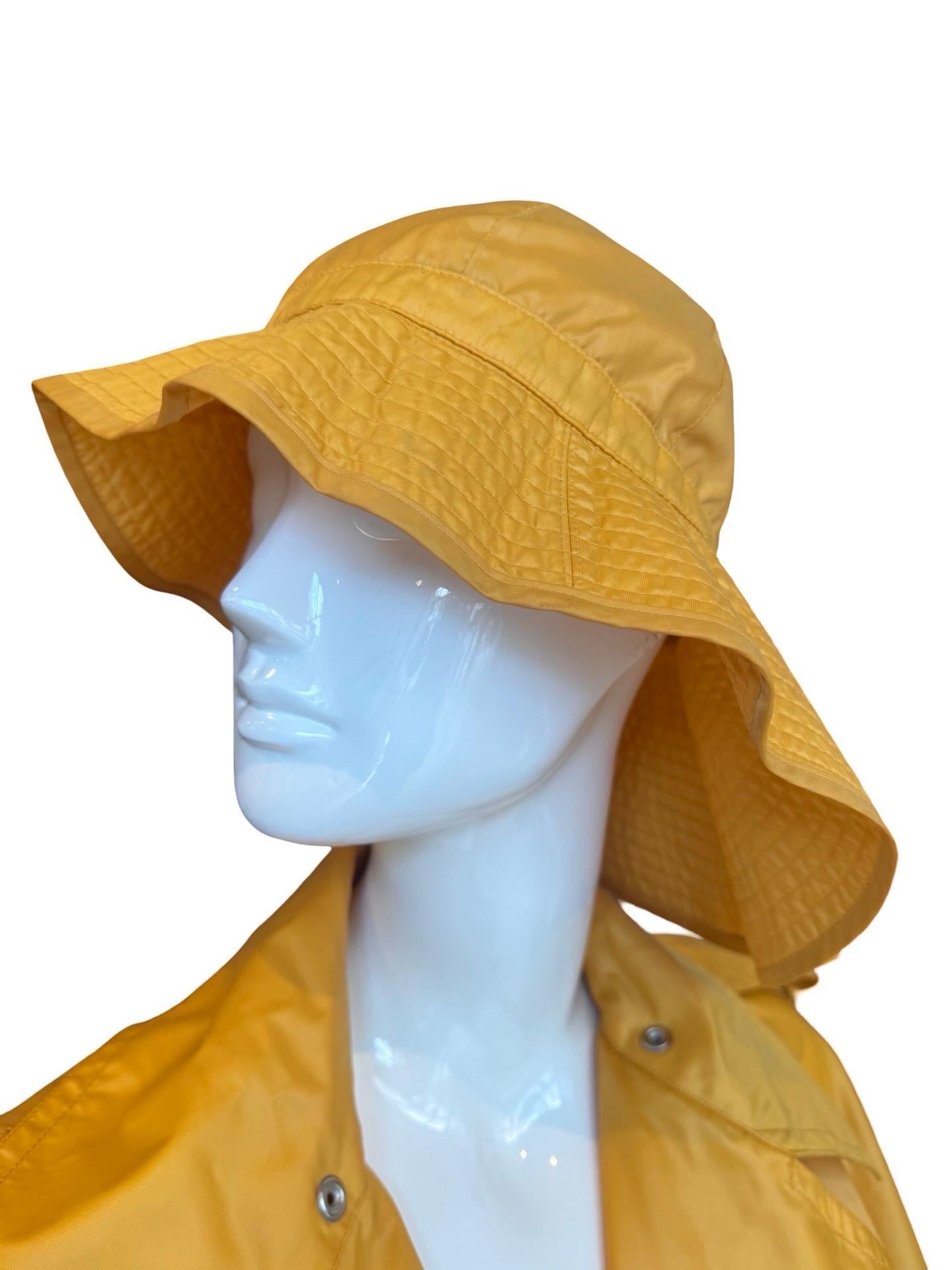 Trench y gorro de nailon unisex Issey Miyake de los años 70 en venta 5