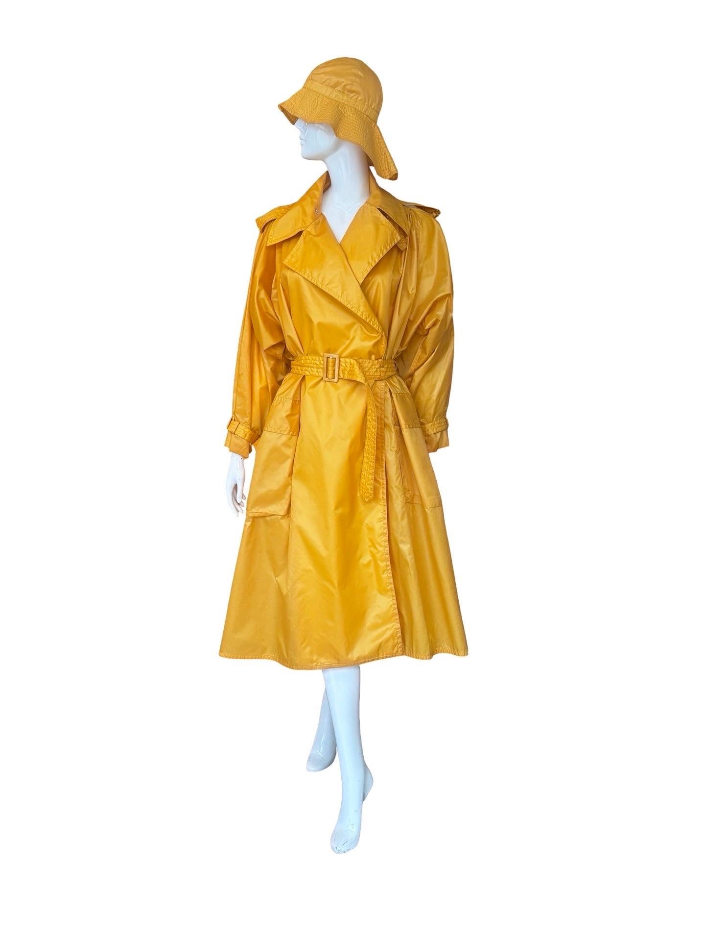 Trench y gorro de nailon unisex Issey Miyake de los años 70 en Bueno estado para la venta en Miami, FL
