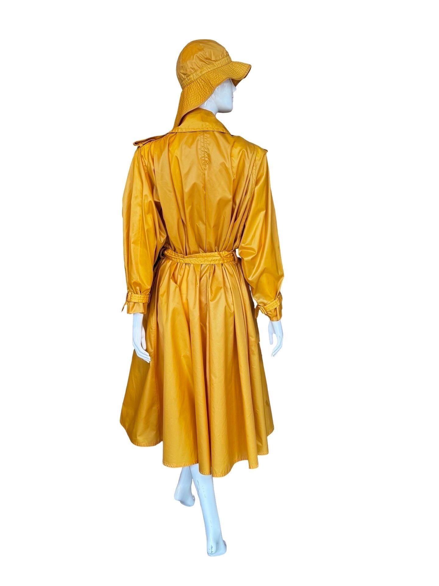 Trench y gorro de nailon unisex Issey Miyake de los años 70 en venta 4