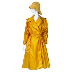 Trench y gorro de nailon unisex Issey Miyake de los años 70