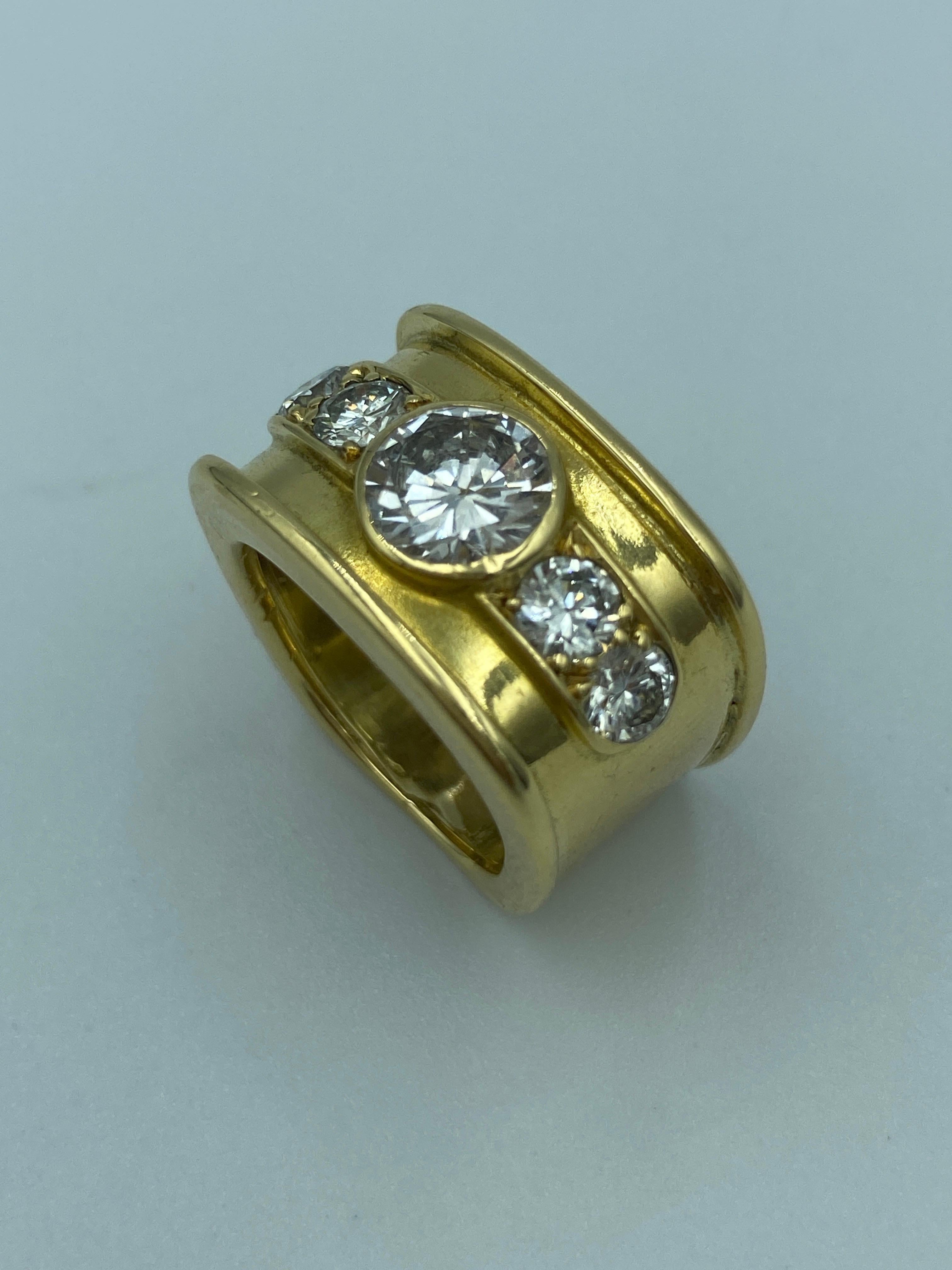 1970s Italian 18 carat gold and diamond cocktail ring In Good Condition For Sale In London, GB