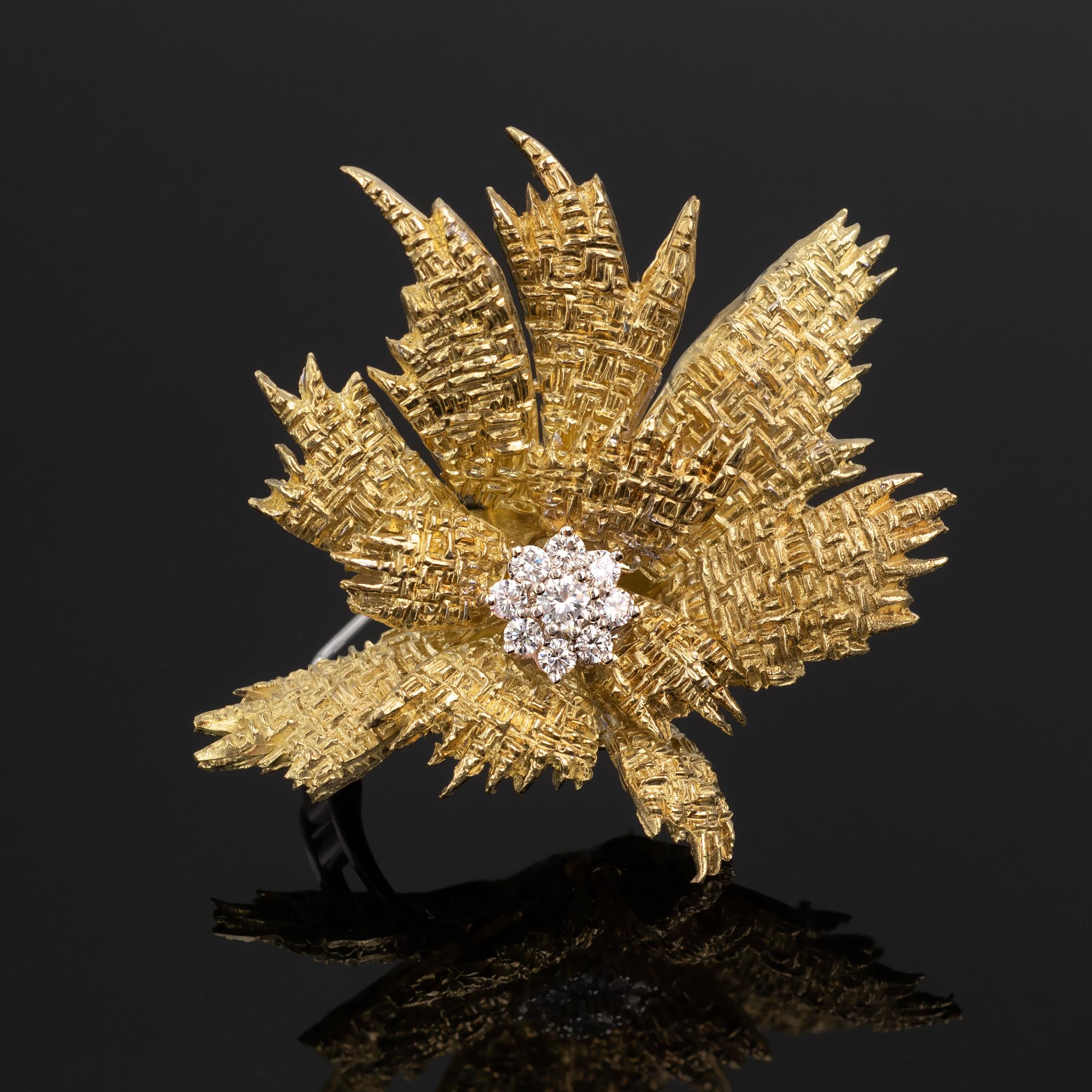 Remarkable Italian 18-karat gold and diamond brooch. A textured yellow-gold leaf with a strong design nesting in its center a cluster of top-quality diamonds ( F VVS or better). In the back, a double pin clasp with safety. It is a striking very