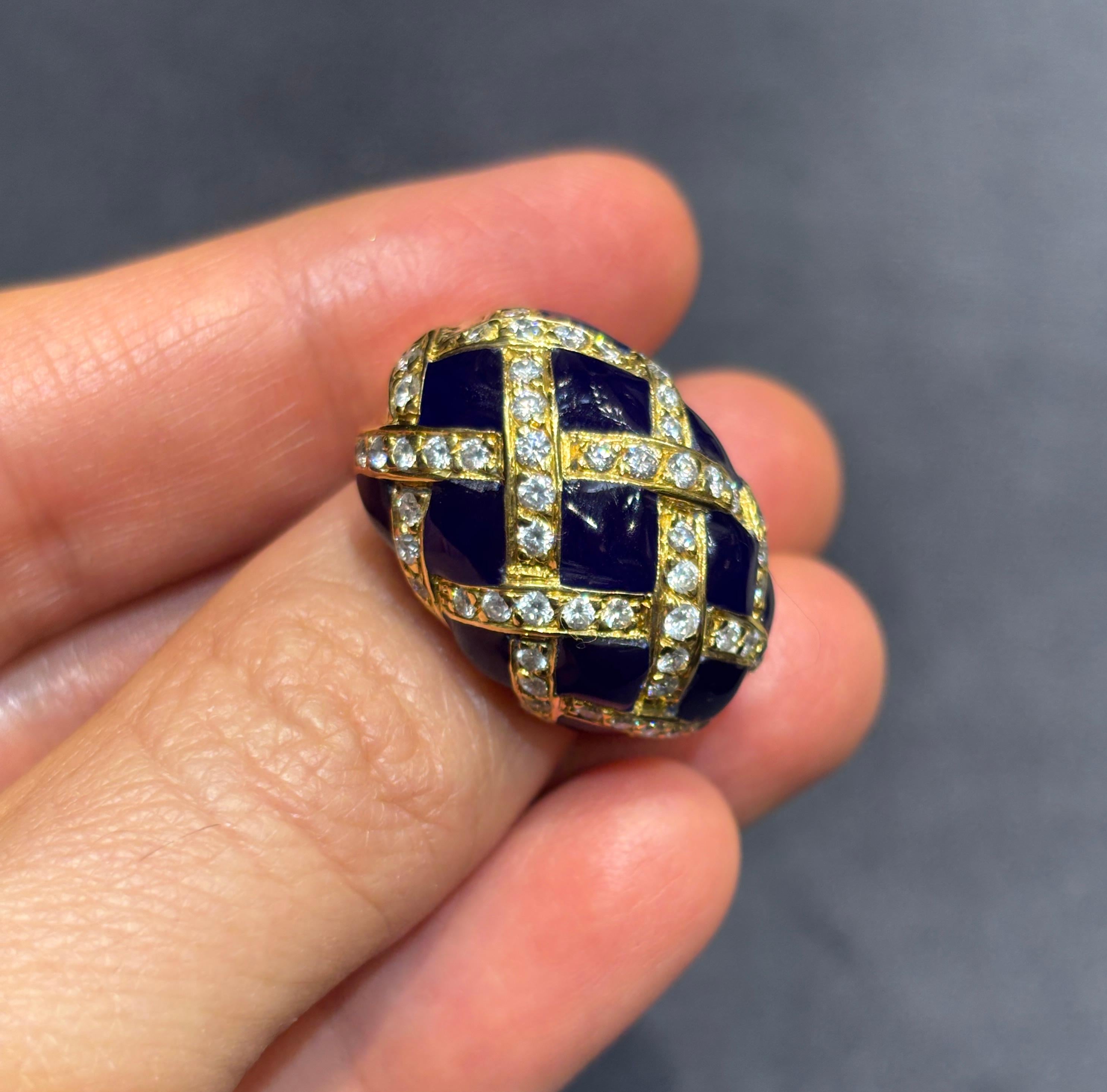 1970s Italian 18k gold, enamel and diamond cocktail ring In Good Condition For Sale In London, GB