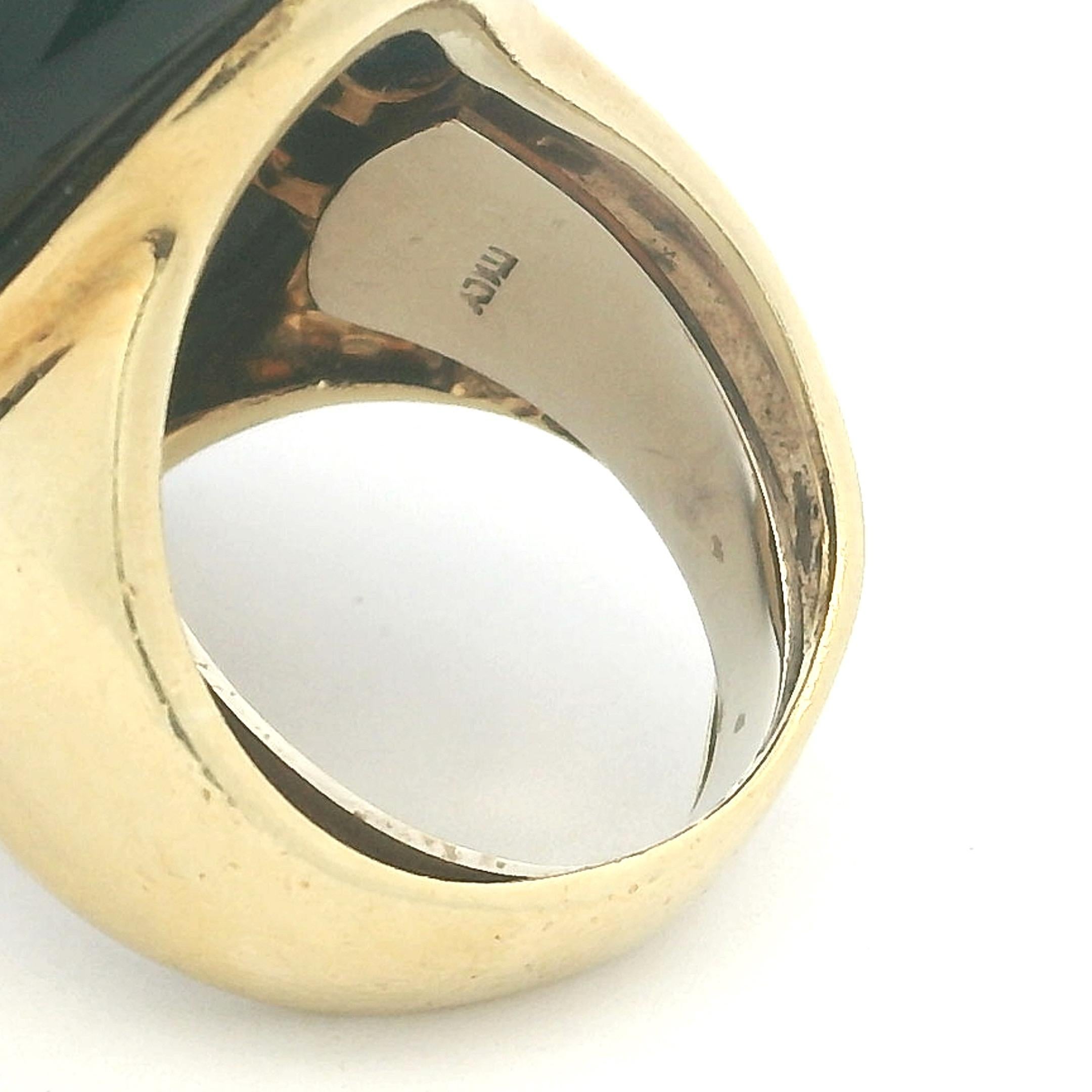 Anello da cocktail in oro giallo 18 carati, corallo, diamanti e onice nera degli anni '70 in vendita 4