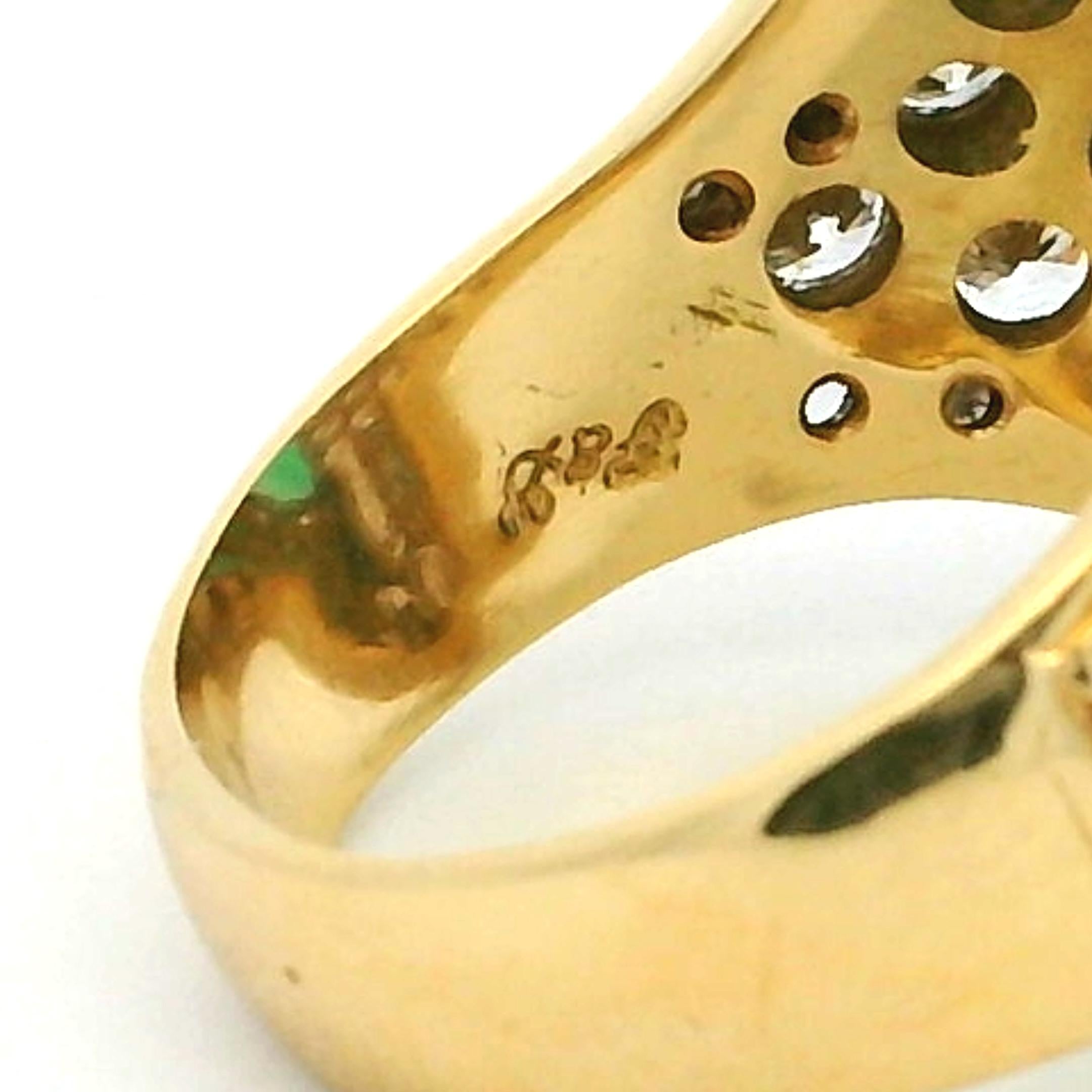 Anello a cupola in oro giallo 18 carati italiano degli anni '70  Smeraldo Marquise Colombiano e Diamanti in vendita 3