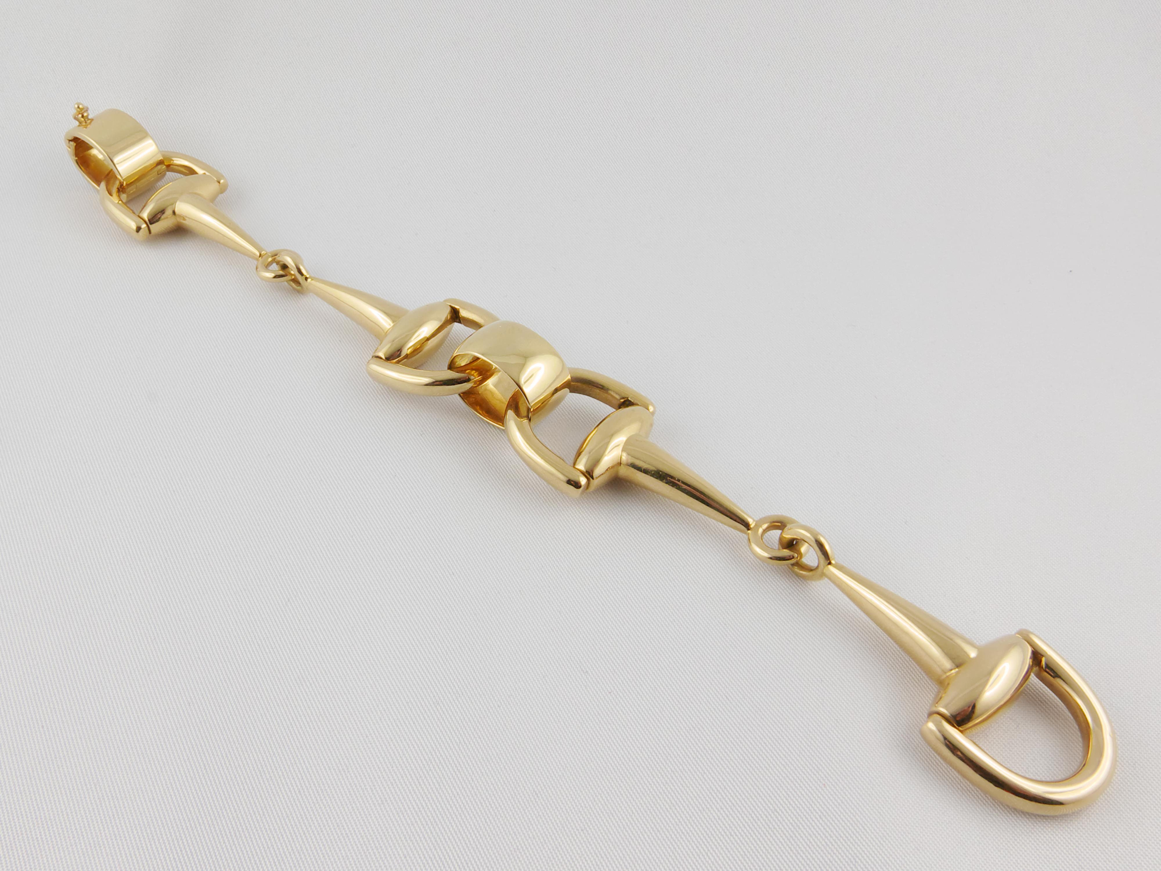 1970s Italian 18 Karat Yellow Gold Stirrup Link Bracelet In Good Condition In Torino, IT
