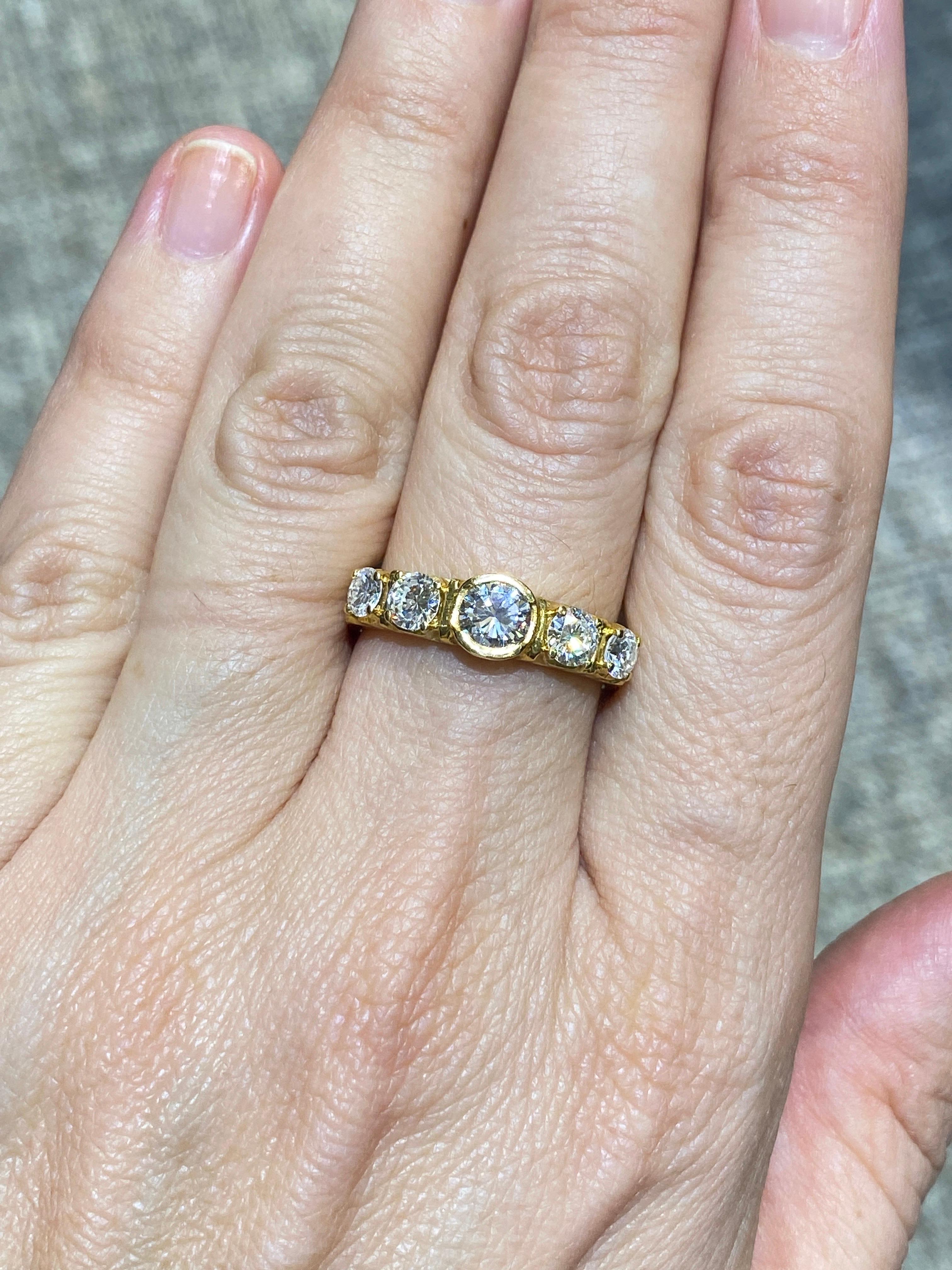 1970er Jahre italienischer Verlobungsring mit 5 Diamanten 2