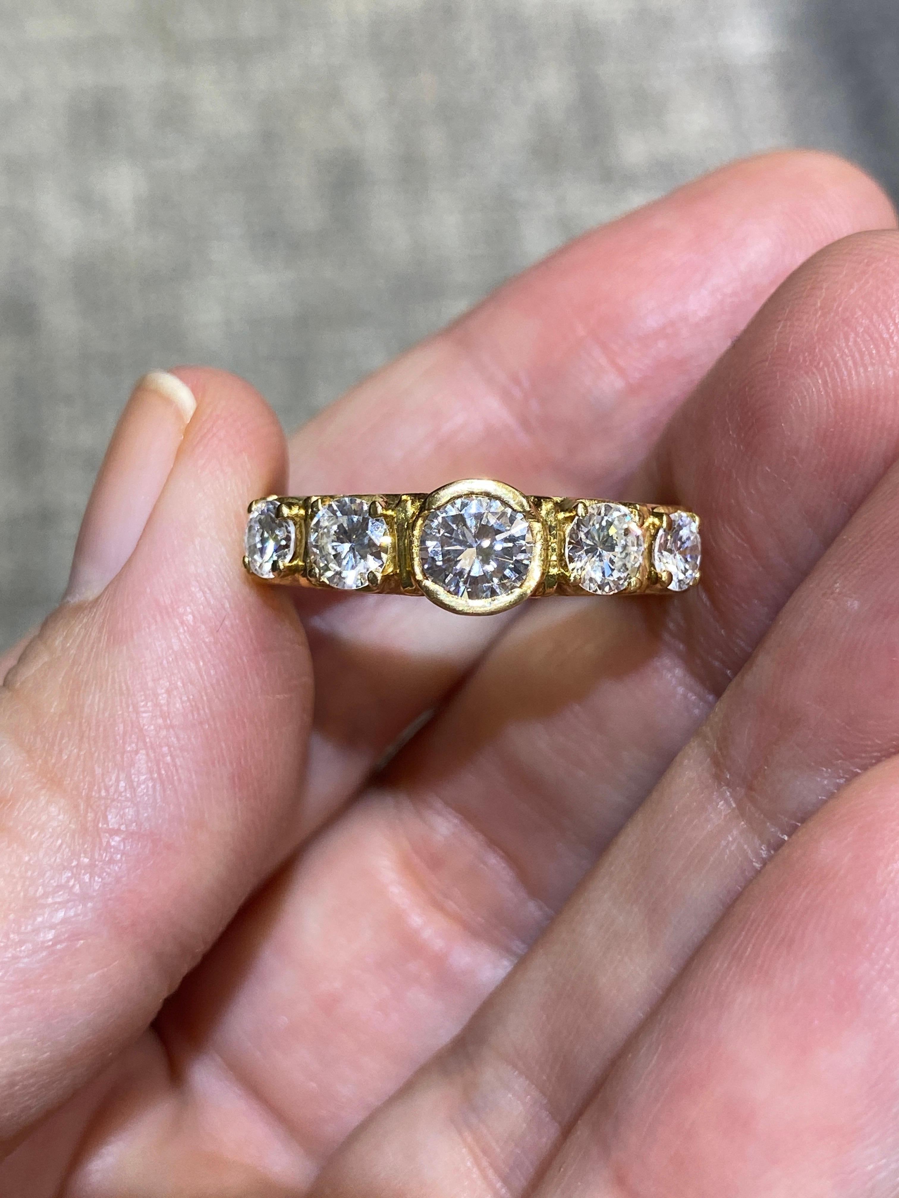 1970er Jahre italienischer Verlobungsring mit 5 Diamanten 3