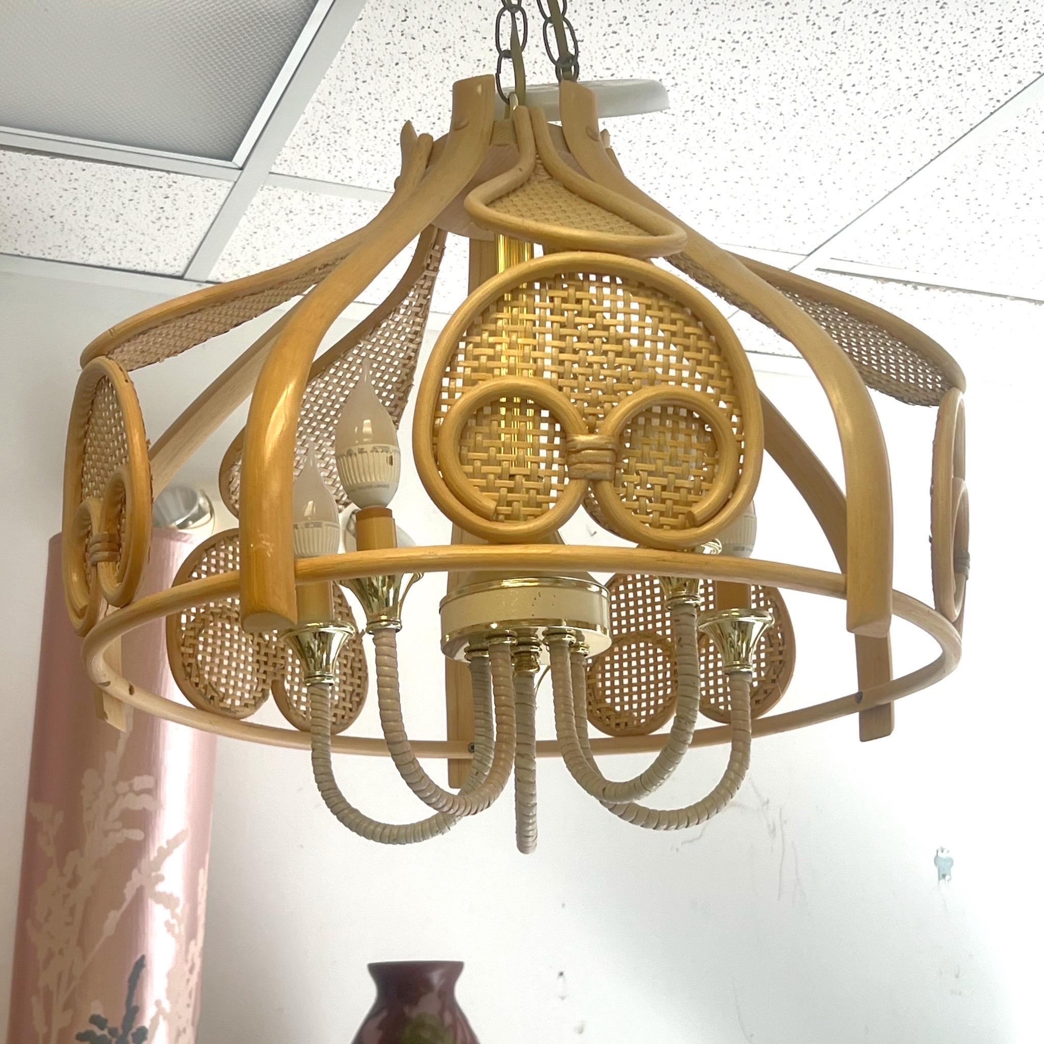 1970's Italian 5 Light Bamboo and Cane Caged Kronleuchter (Italienisch) im Angebot