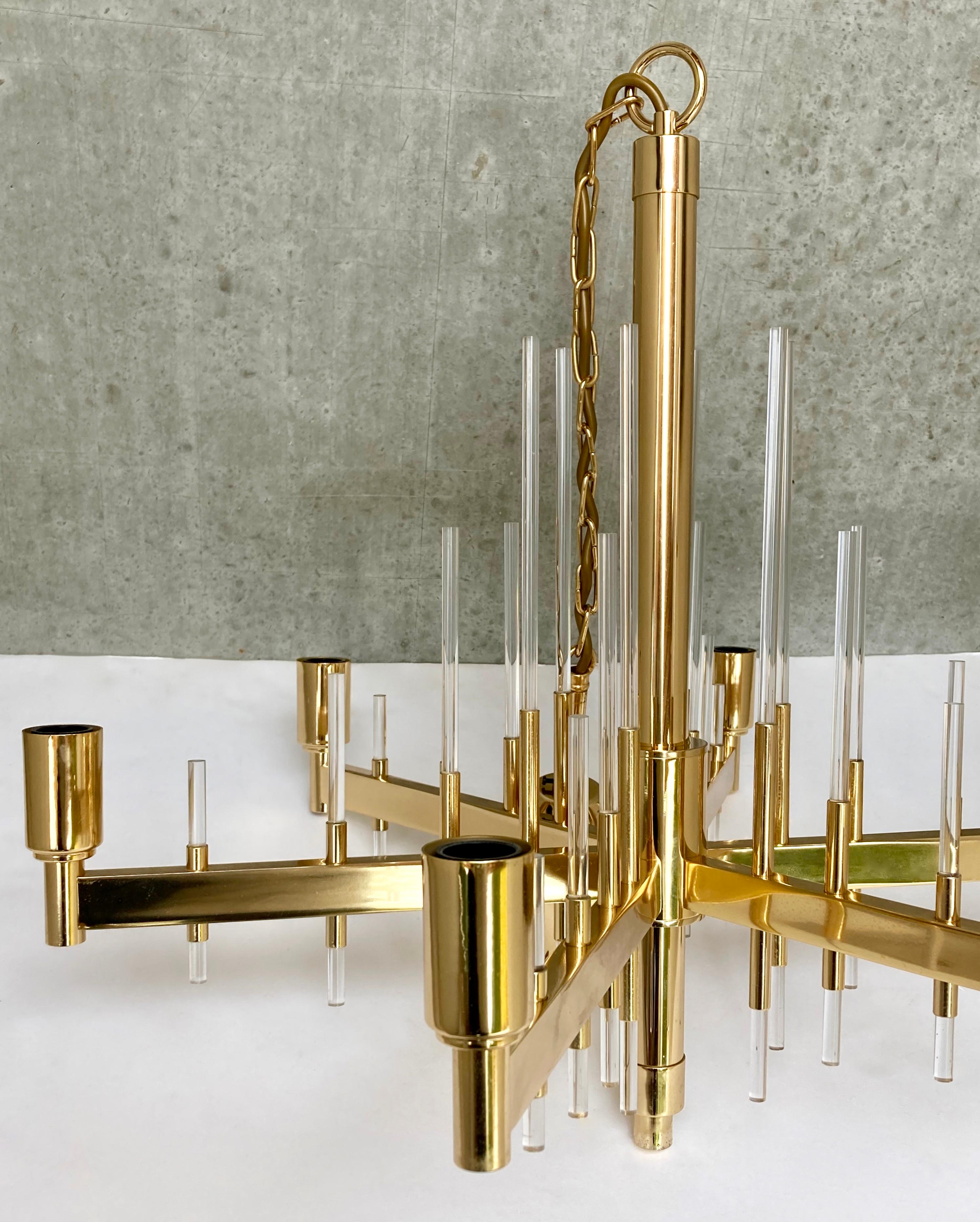 Italiano Lampadario a sospensione da soffitto a 6 bracci di Gaetano Sciolari, Italia anni '70 in vendita