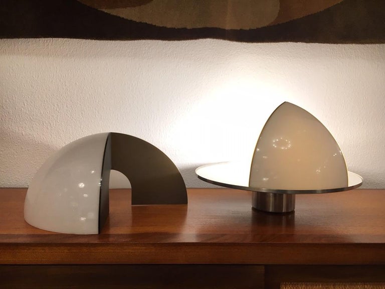 1970s Italian Acrylic and Steel Table Lamp For Sale at 1stDibs