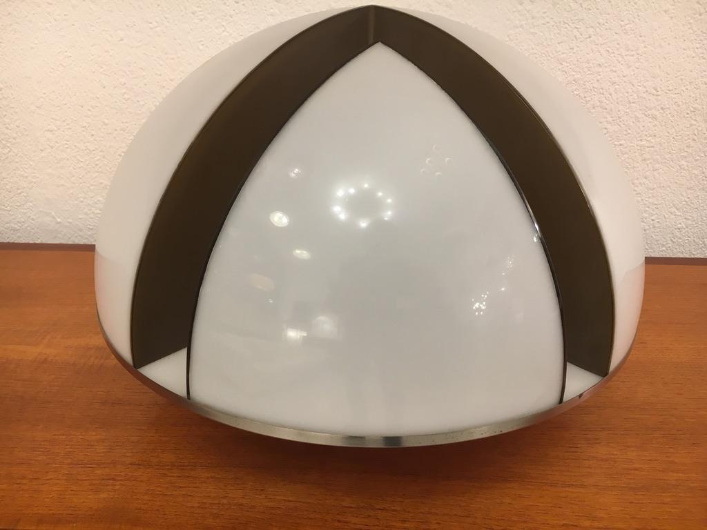 1970s Italian Acrylic and Steel Table Lamp For Sale 1