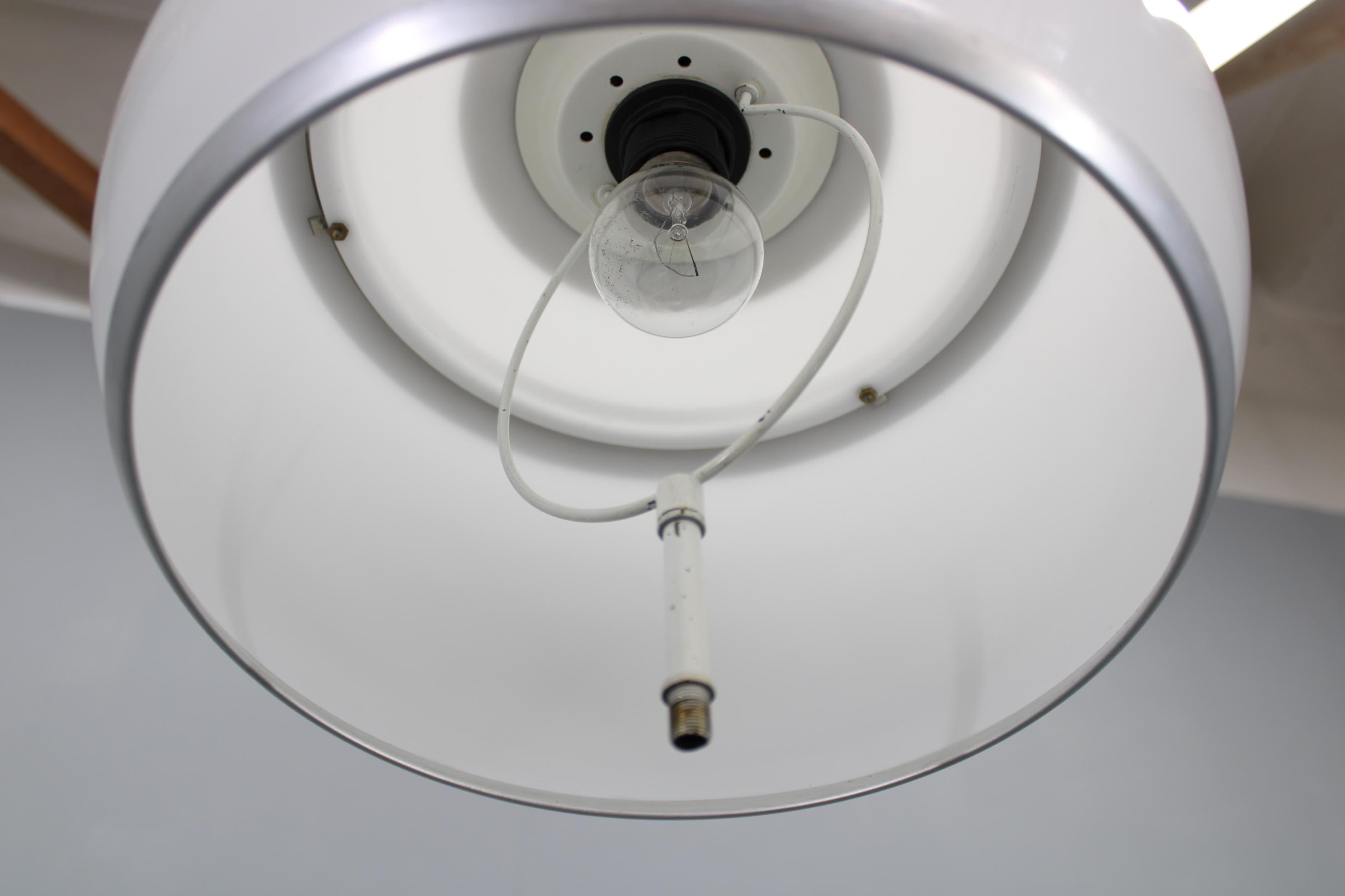 Lampada a sospensione regolabile in plastica e cromo degli anni '70 - Space Age Modern in vendita 3