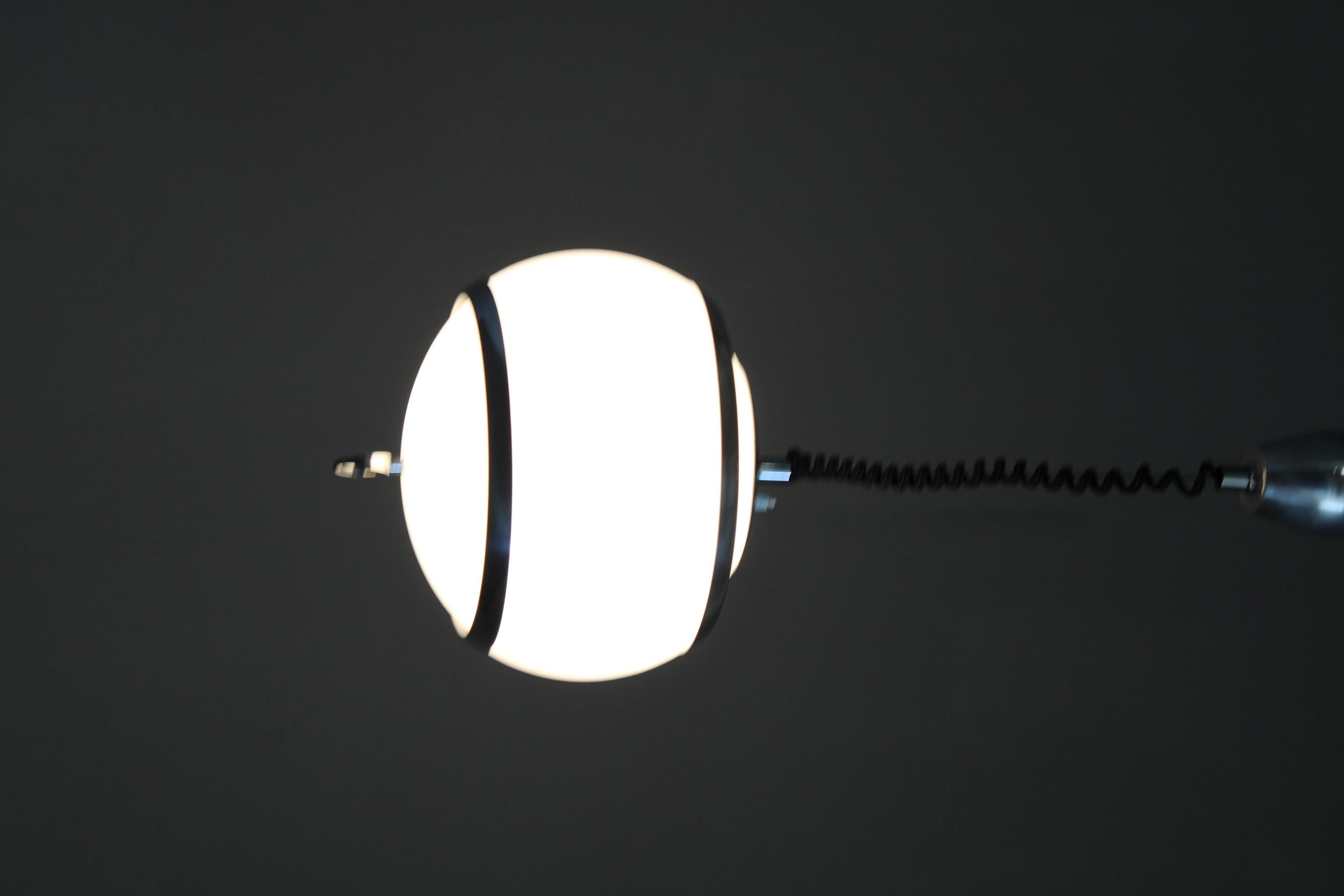 Lampada a sospensione regolabile in plastica e cromo degli anni '70 - Space Age Modern in vendita 4