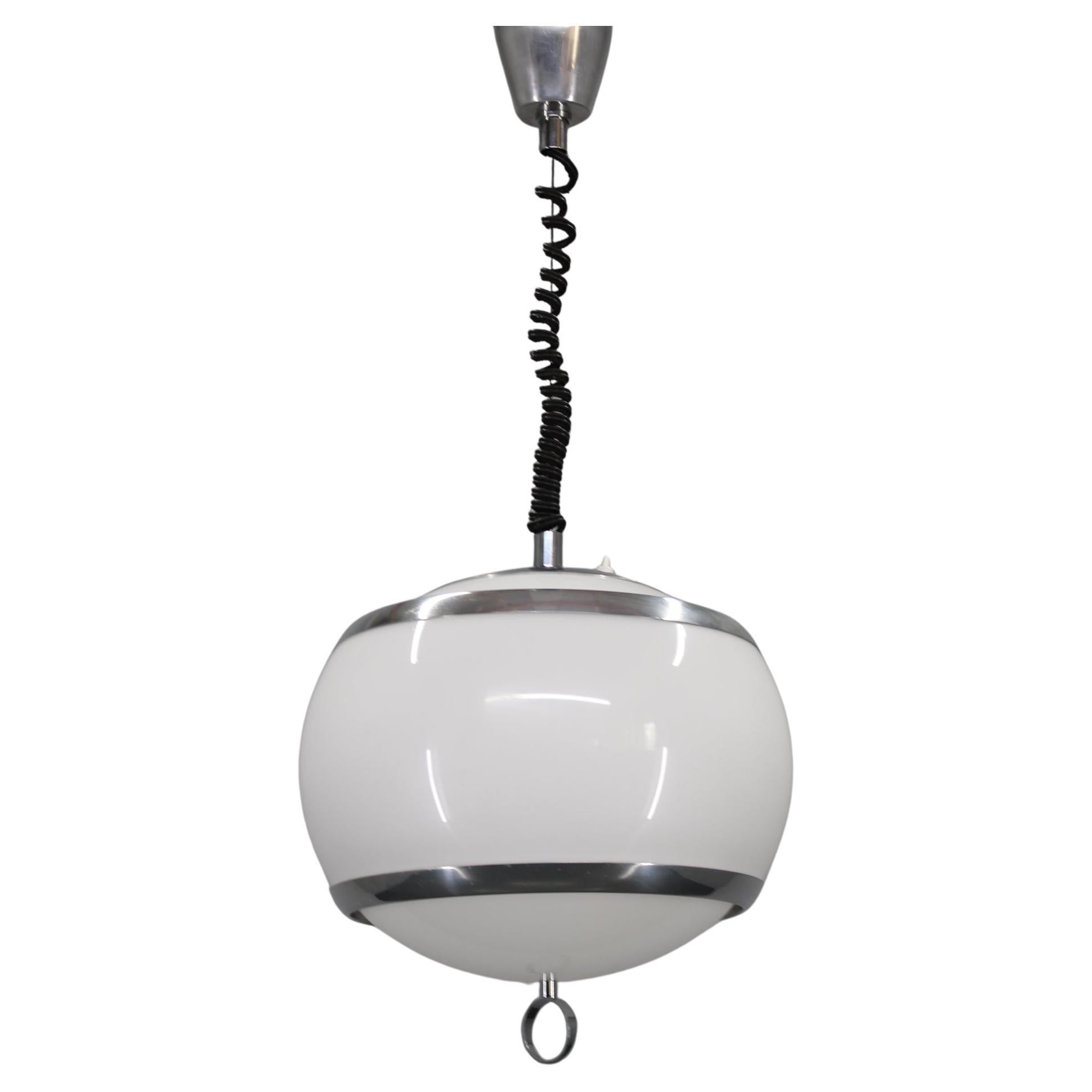 Lampada a sospensione regolabile in plastica e cromo degli anni '70 - Space Age Modern in vendita